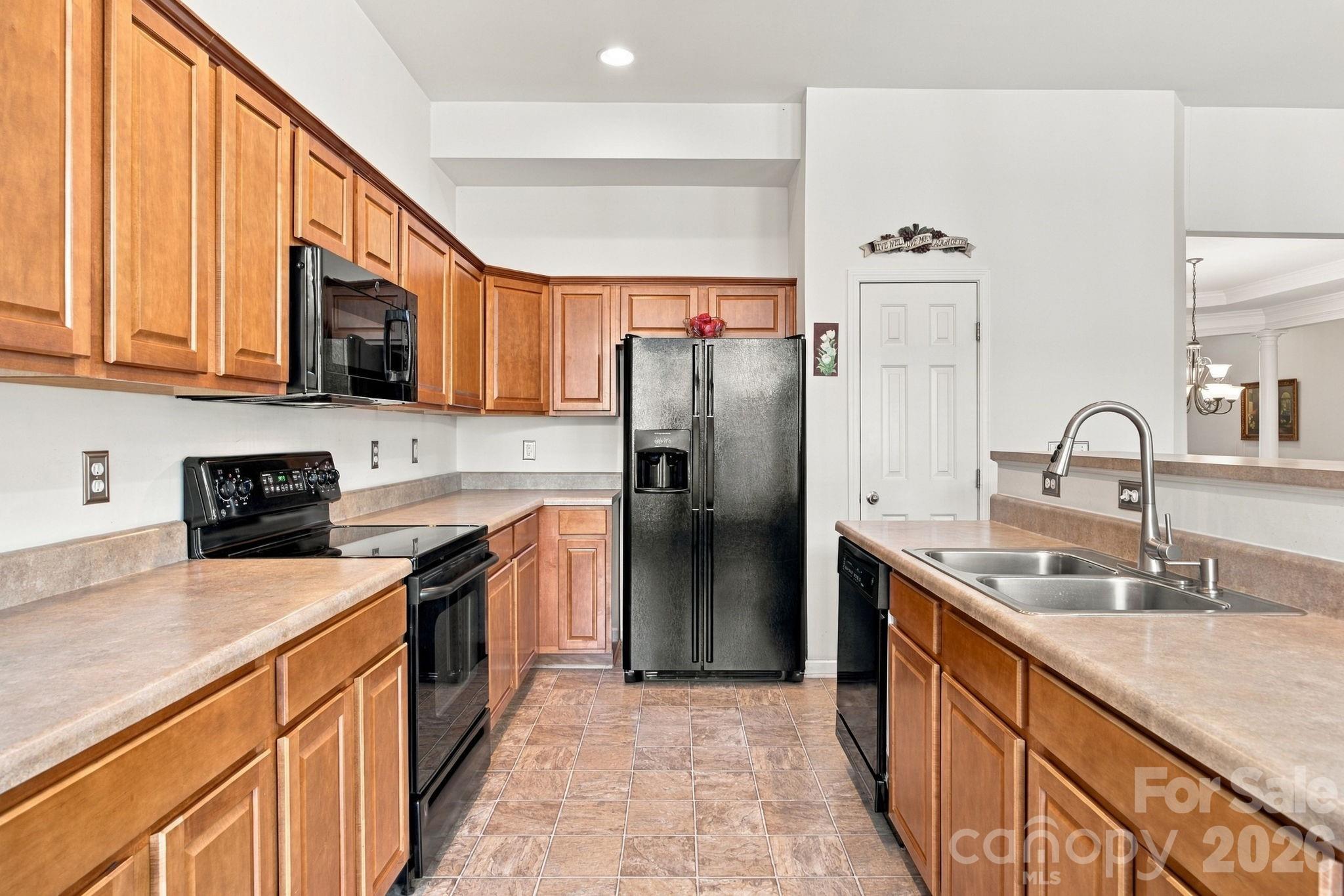 2723 Sunberry Lane Property Photo 12