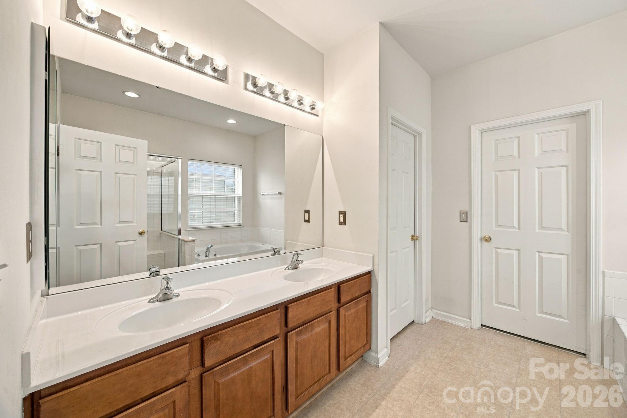 2723 Sunberry Lane Property Photo 17