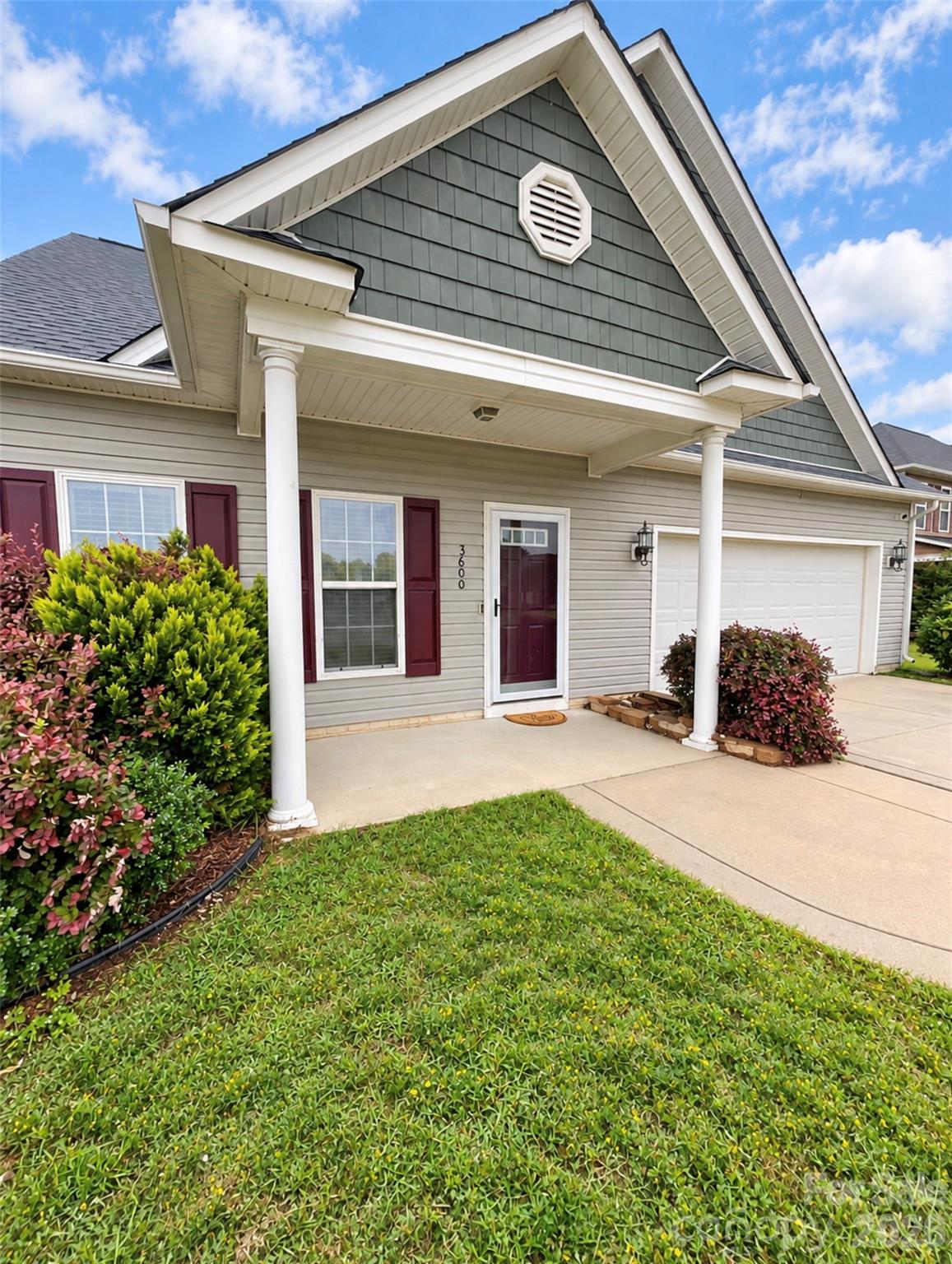 3600 Crosswinds Drive Property Photo 3