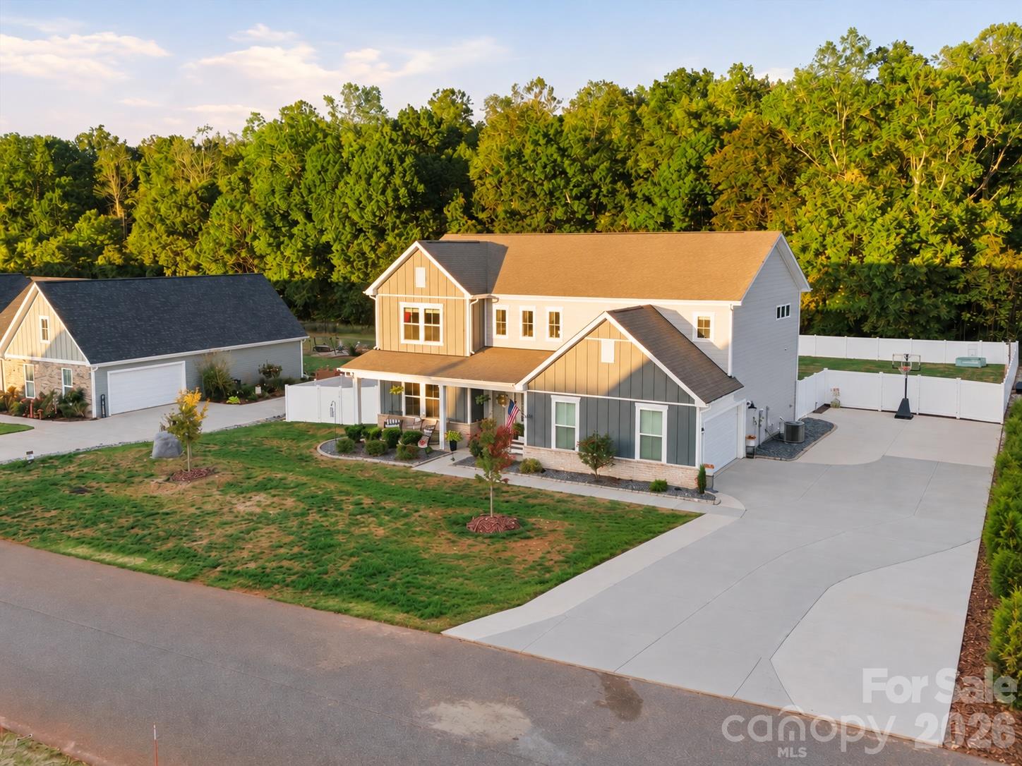 1305 Coppergate Drive Property Photo 2
