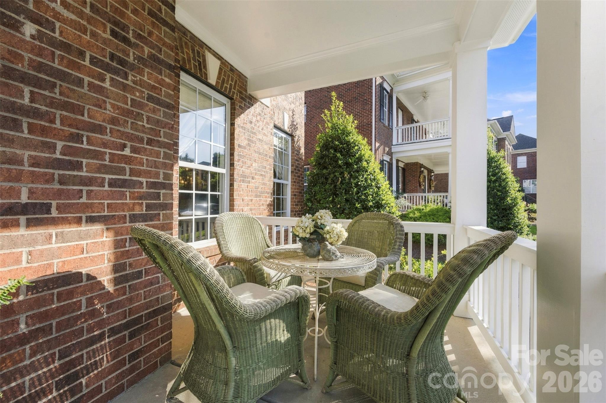 240 Hawthorne Park Avenue Property Photo 2