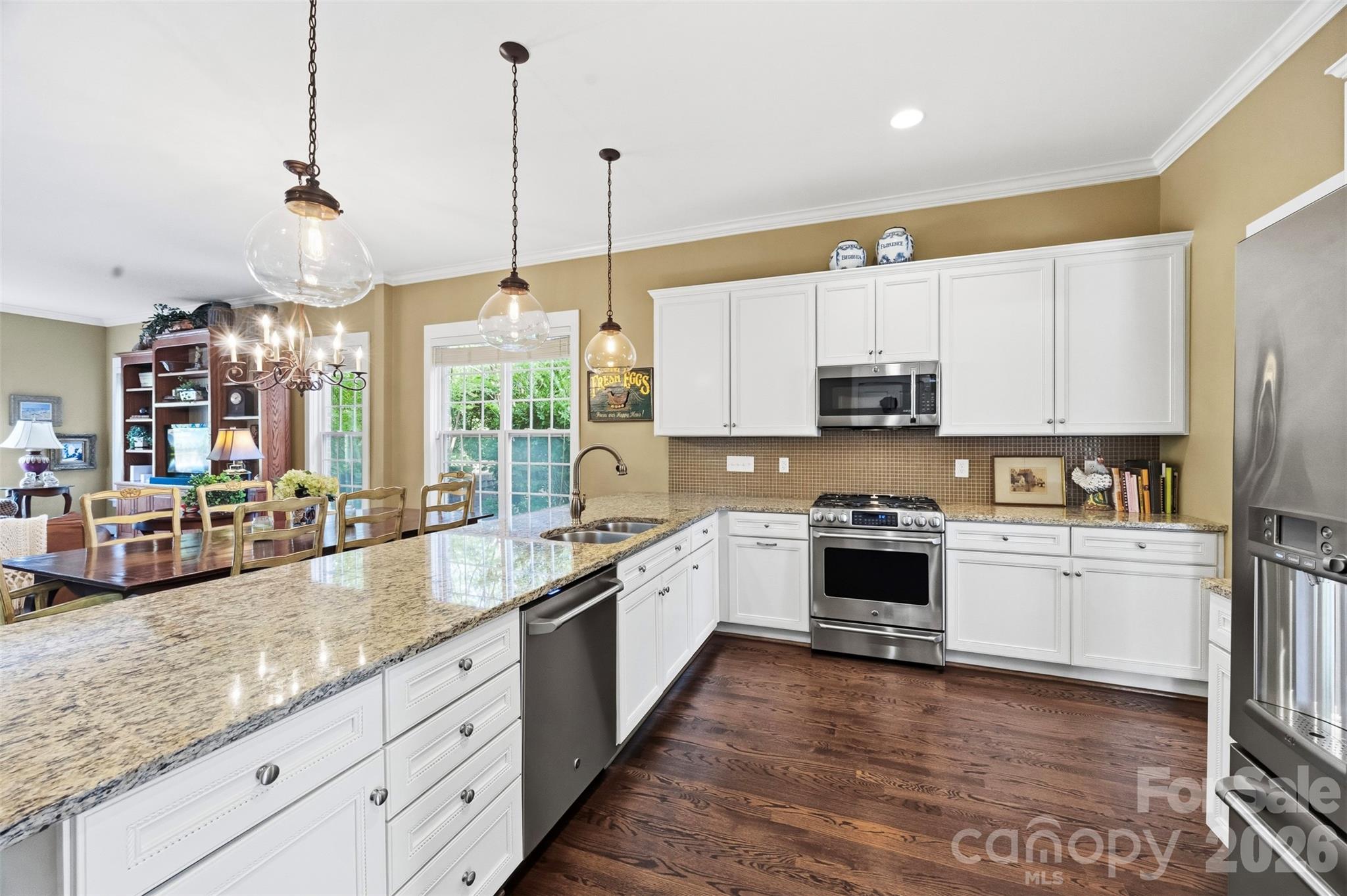 240 Hawthorne Park Avenue Property Photo 8