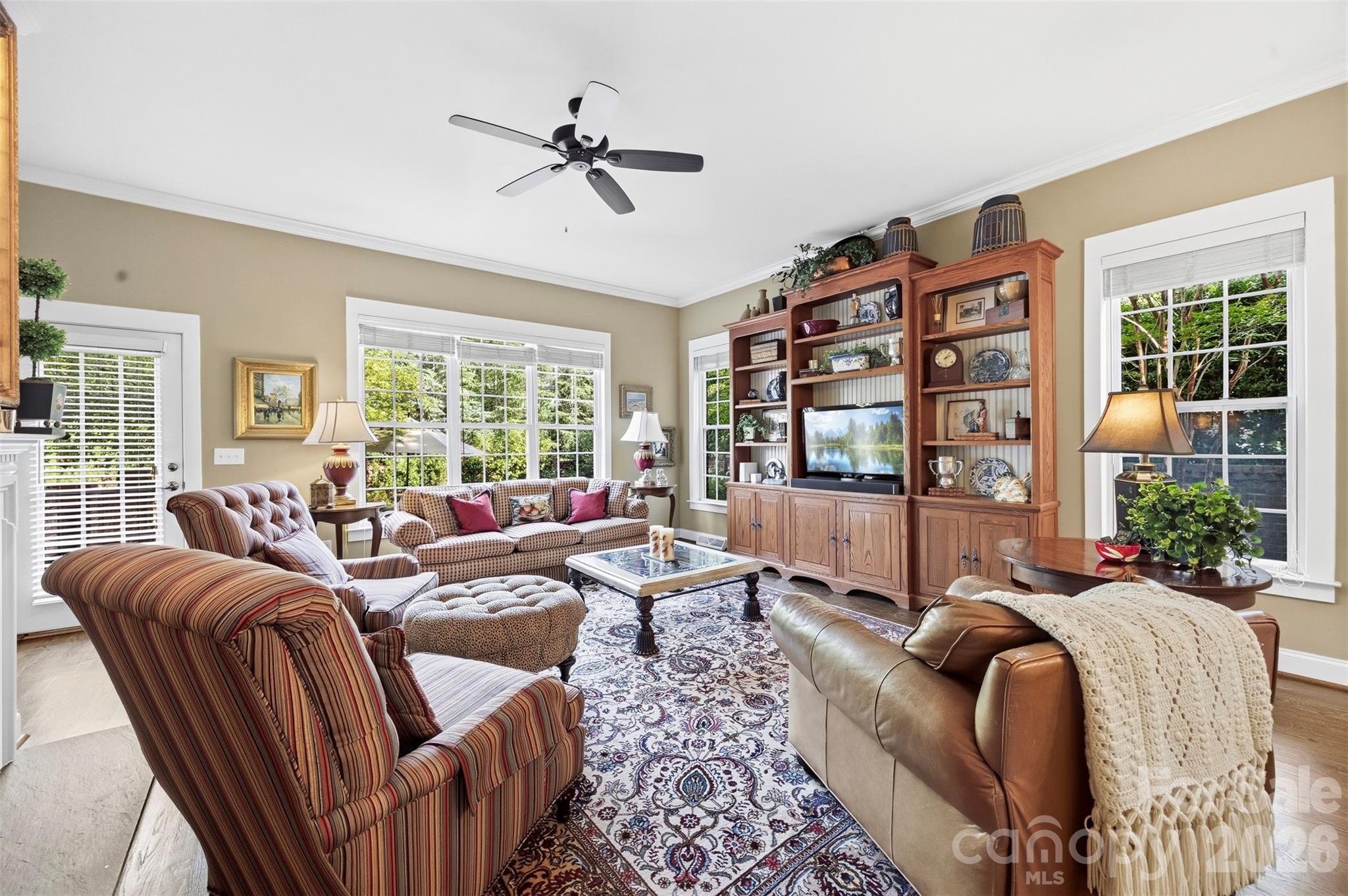 240 Hawthorne Park Avenue Property Photo 10