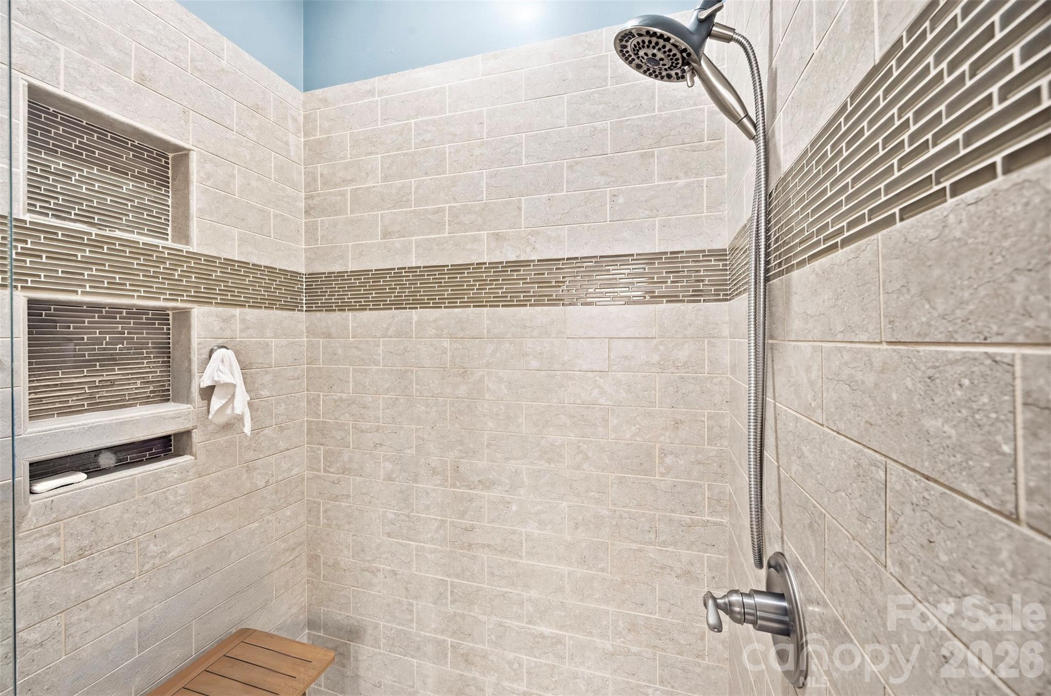 240 Hawthorne Park Avenue Property Photo 18
