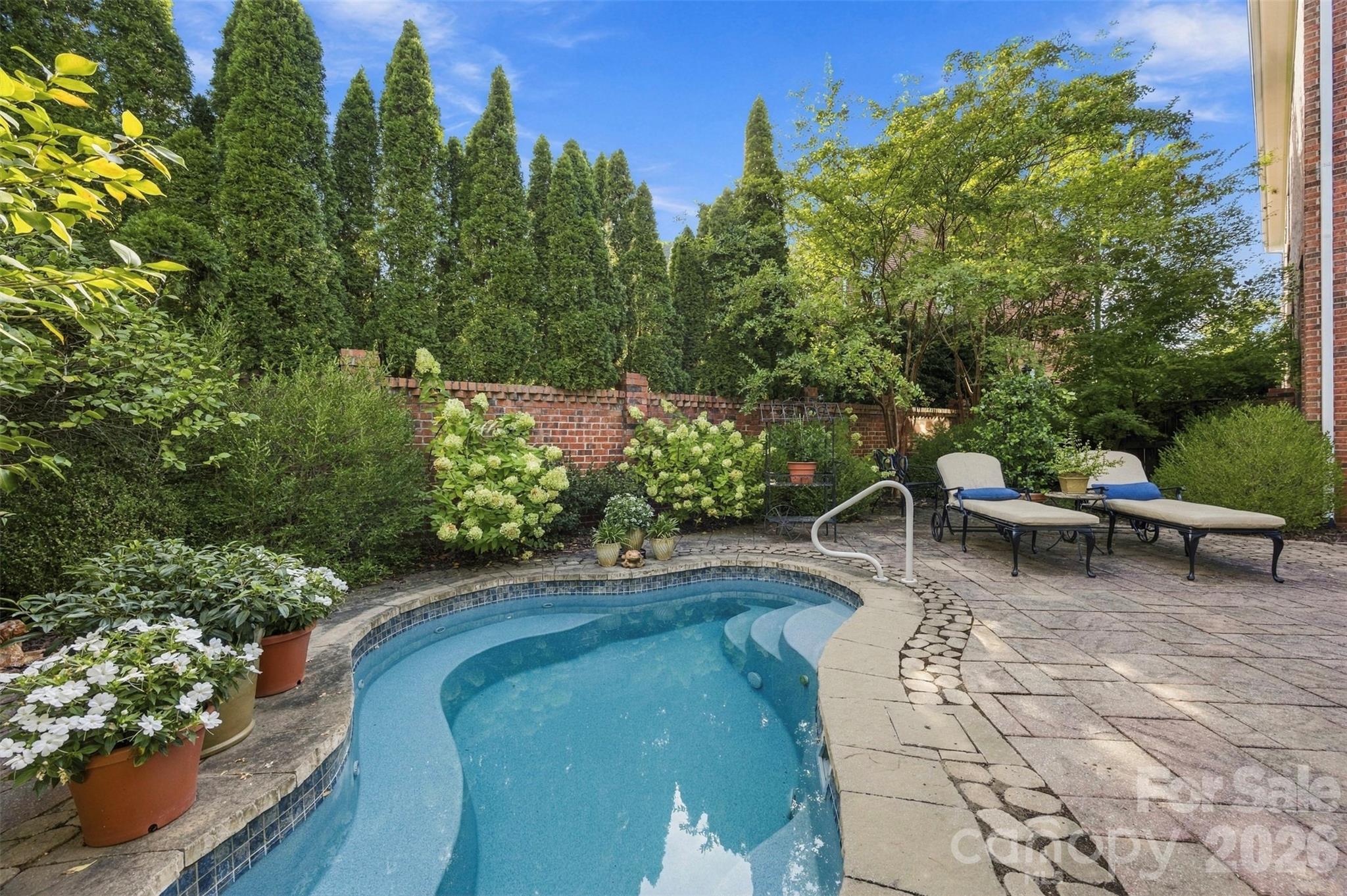 240 Hawthorne Park Avenue Property Photo 33