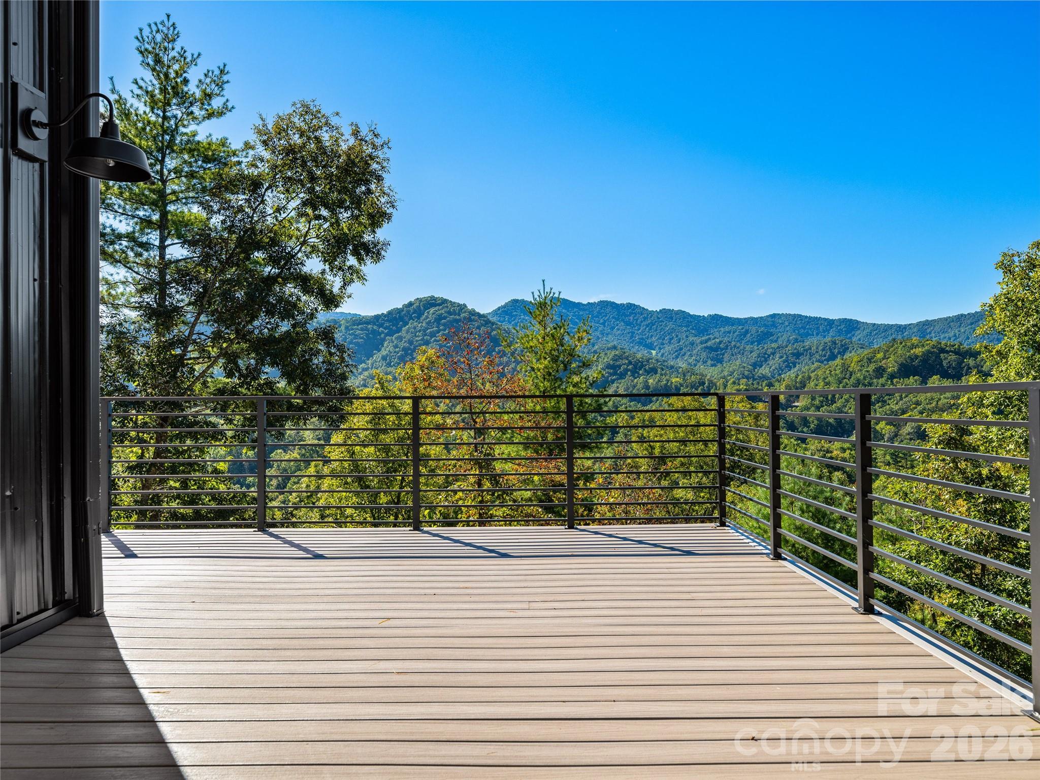 700 Sunnyside Drive Property Photo 2