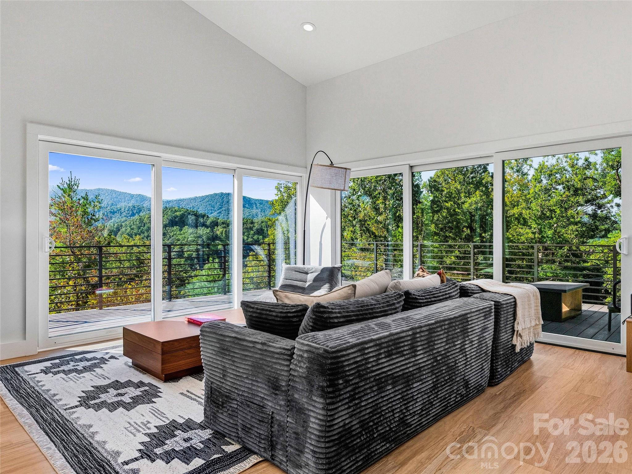 700 Sunnyside Drive Property Photo 11