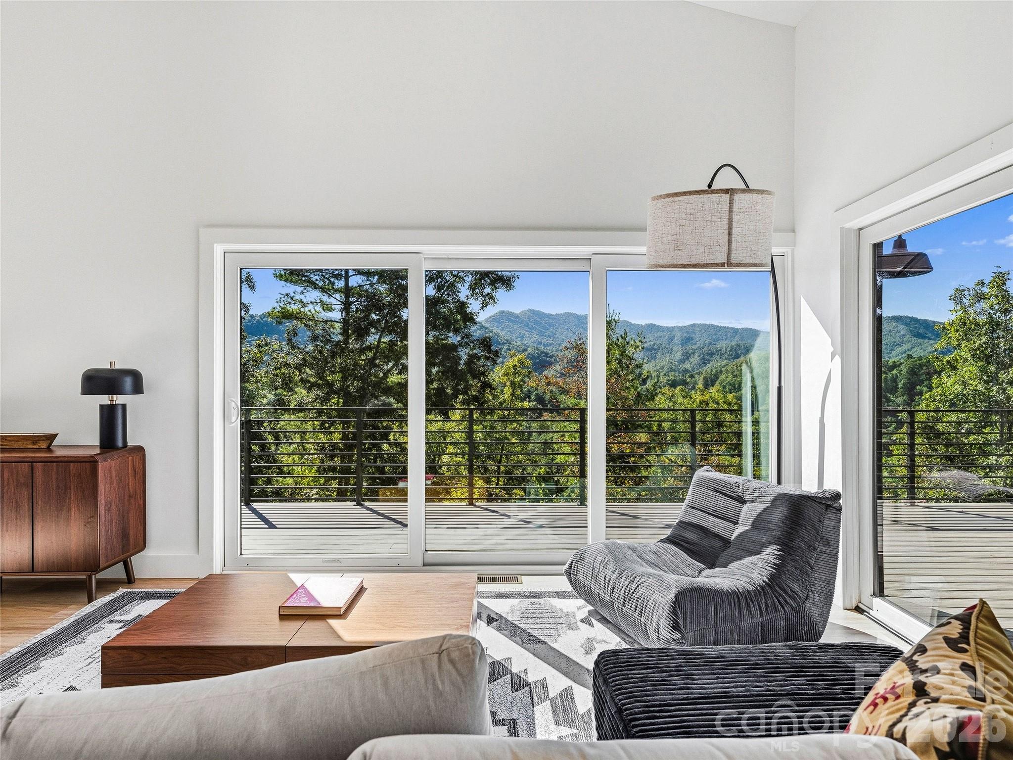 700 Sunnyside Drive Property Photo 12