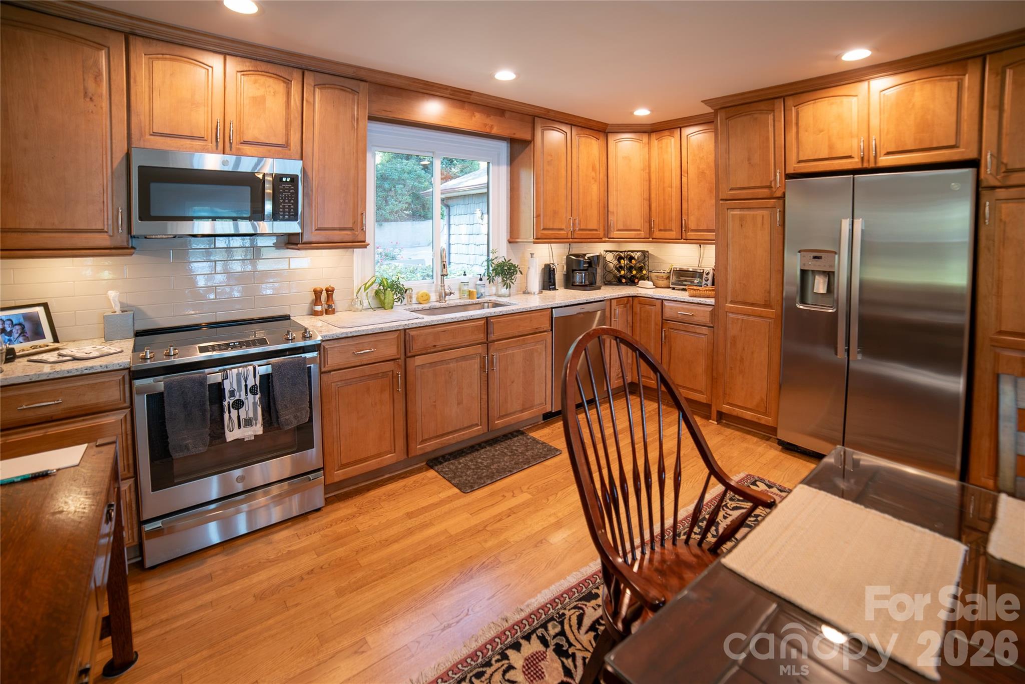 2231 N Point Drive Property Photo 5