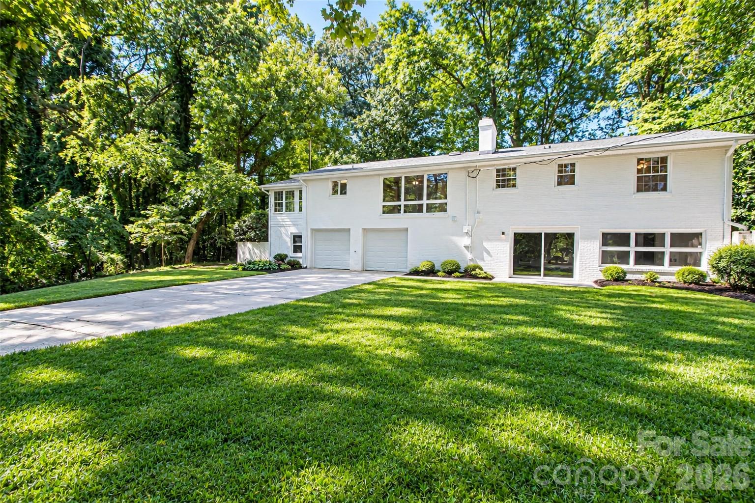 7400 Oakwood Lane Property Photo 3