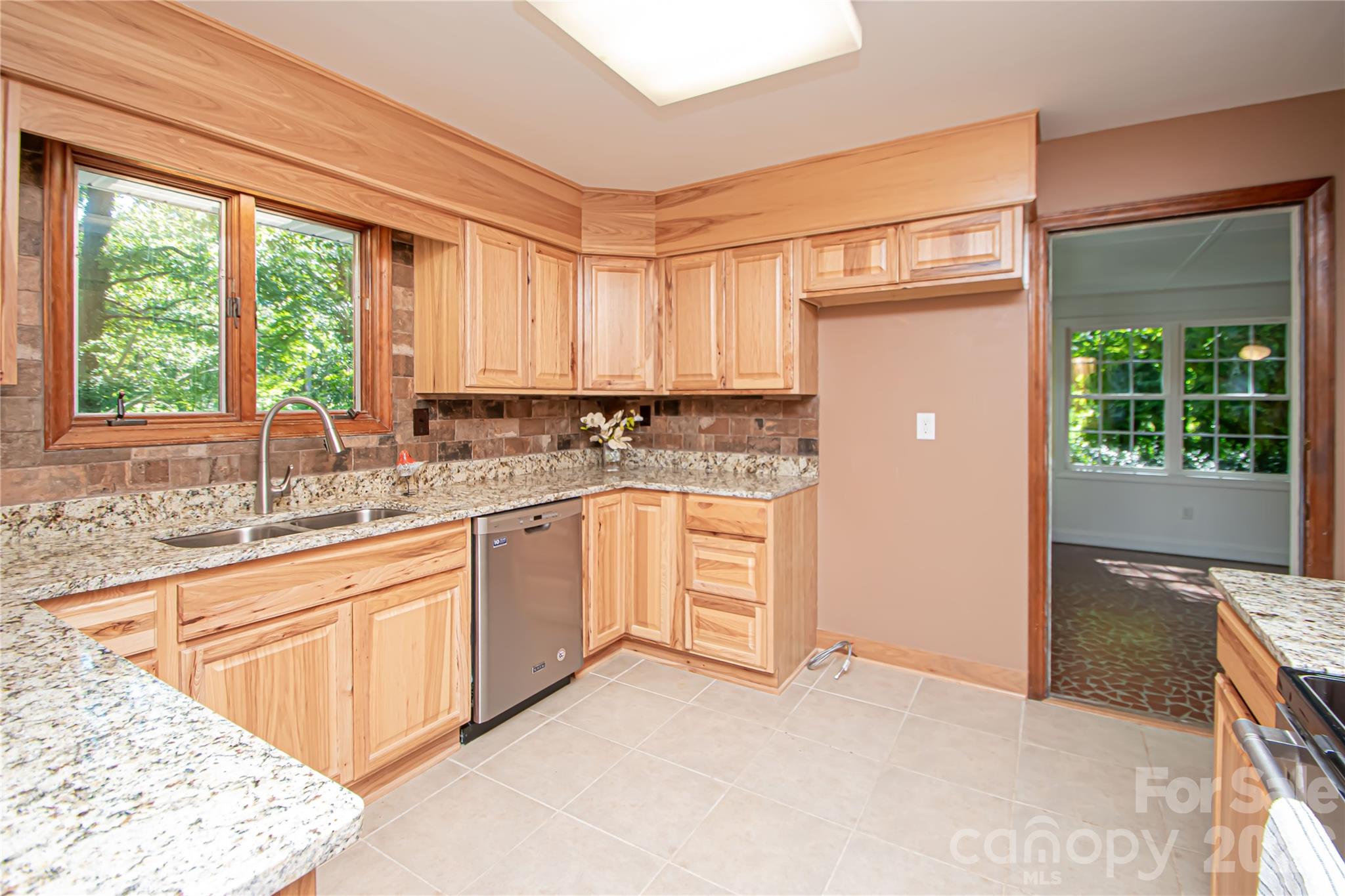 7400 Oakwood Lane Property Photo 16