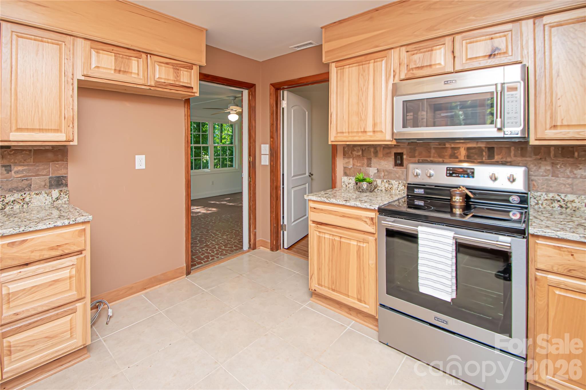 7400 Oakwood Lane Property Photo 17