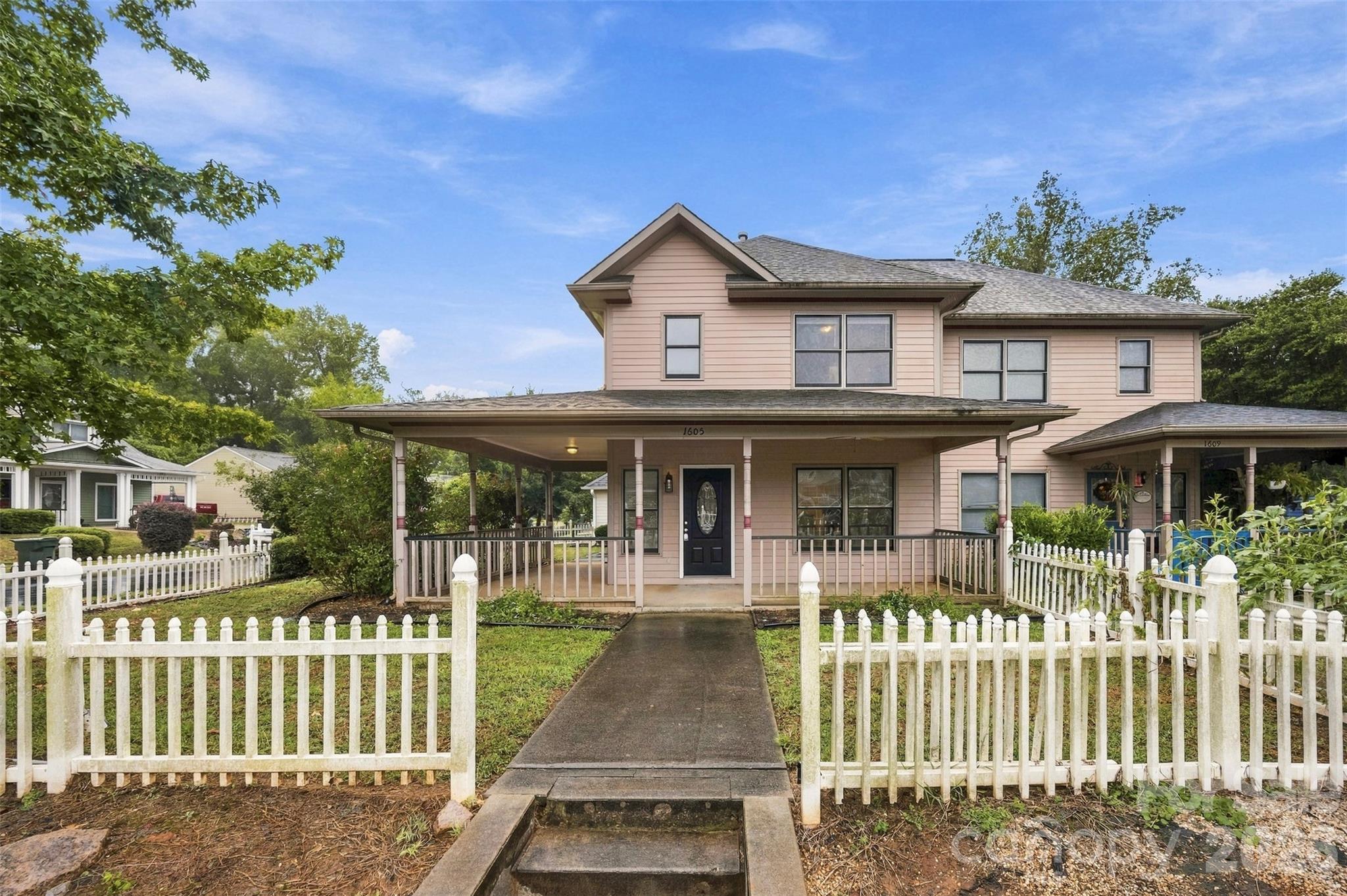 1605 Begonia Way Property Photo 1