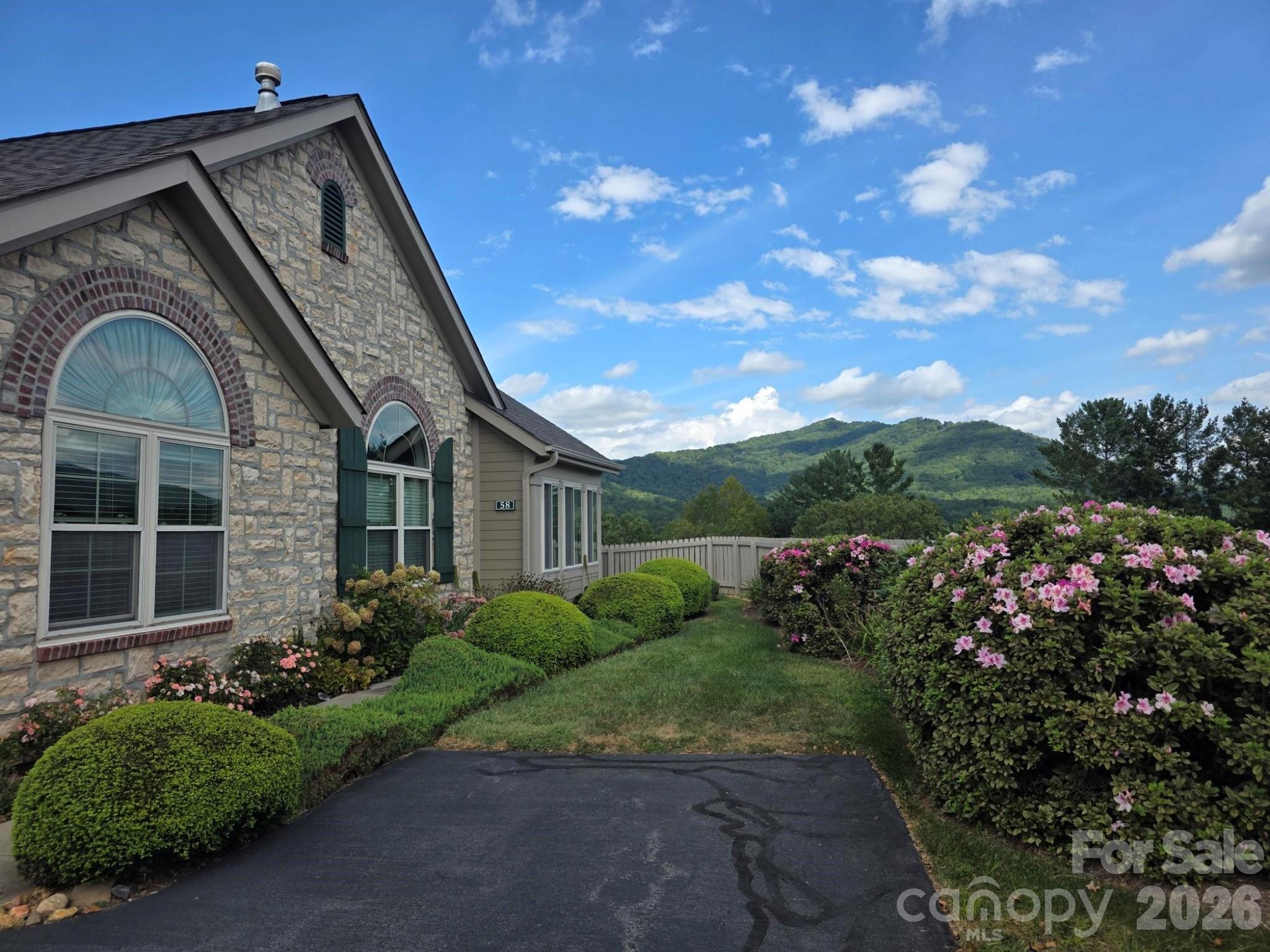 58 Outlook Circle Property Photo 1
