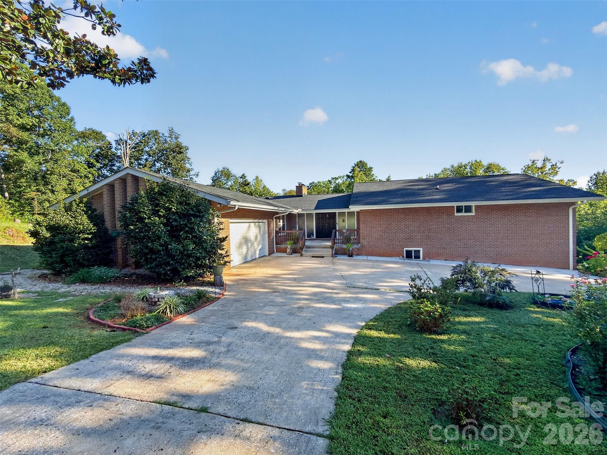 217 E Miller Street Property Photo 1
