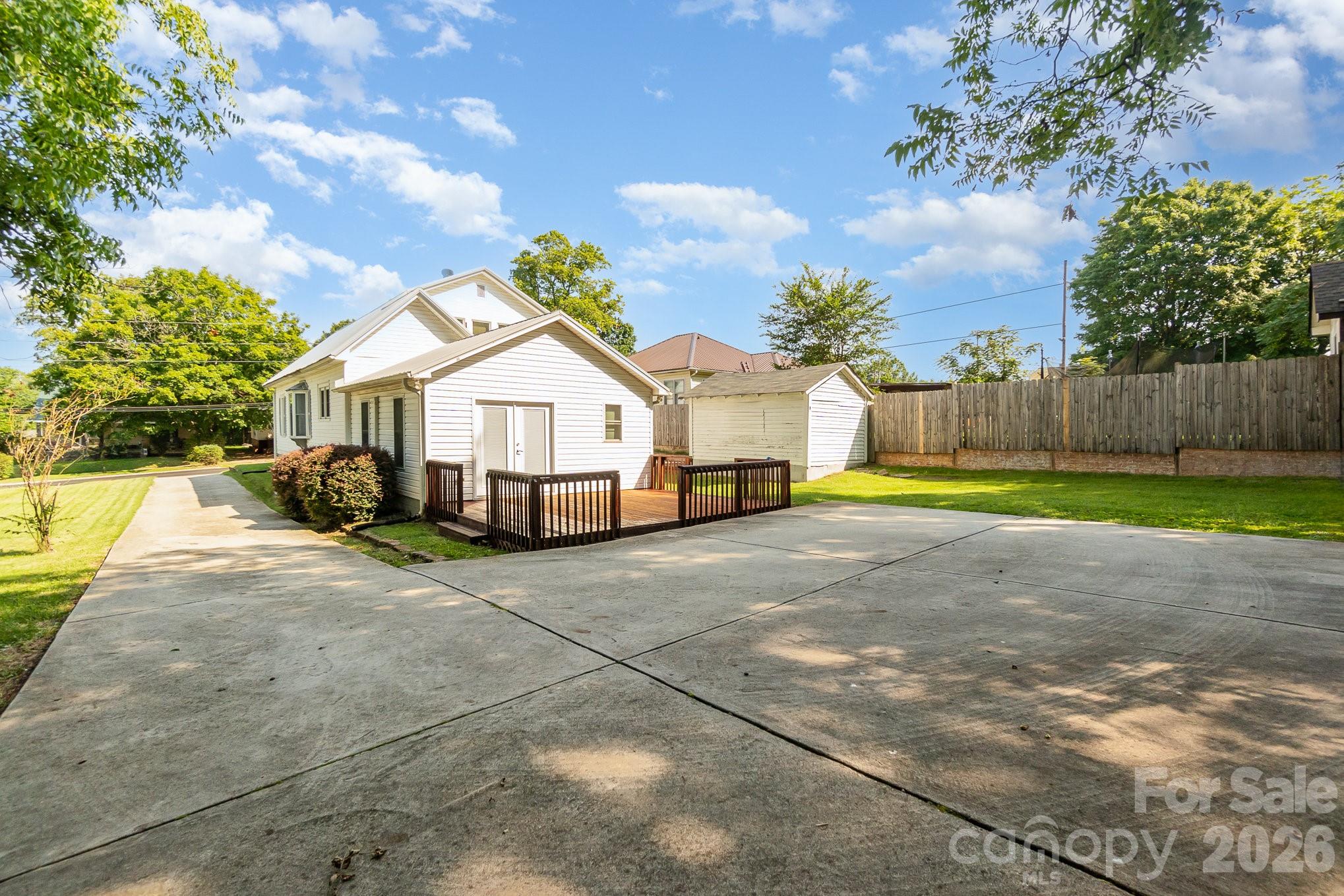 205 N Martin Luther King Jr Avenue Property Photo 16
