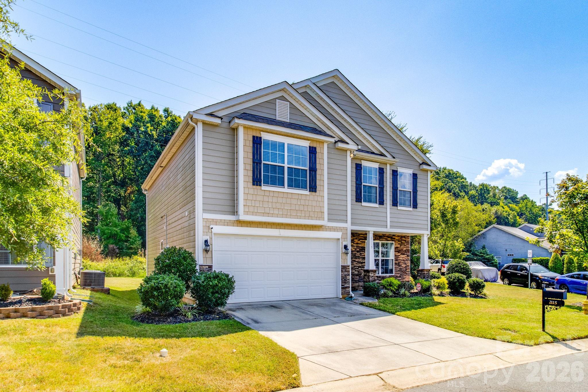 2115 Fieldstone Gate Cove Property Photo 3