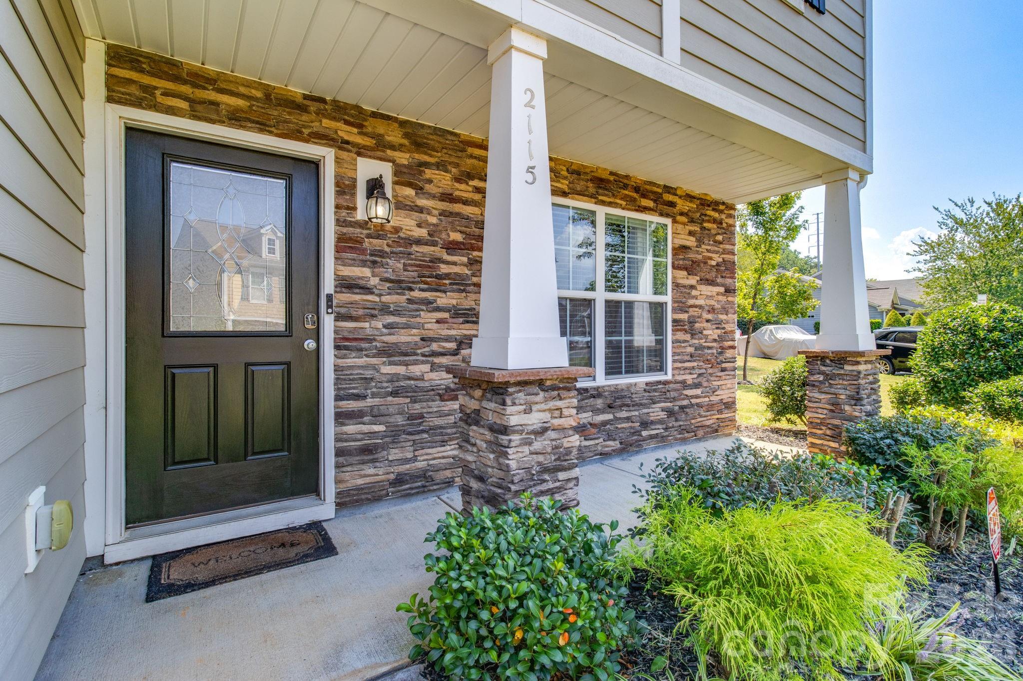 2115 Fieldstone Gate Cove Property Photo 4