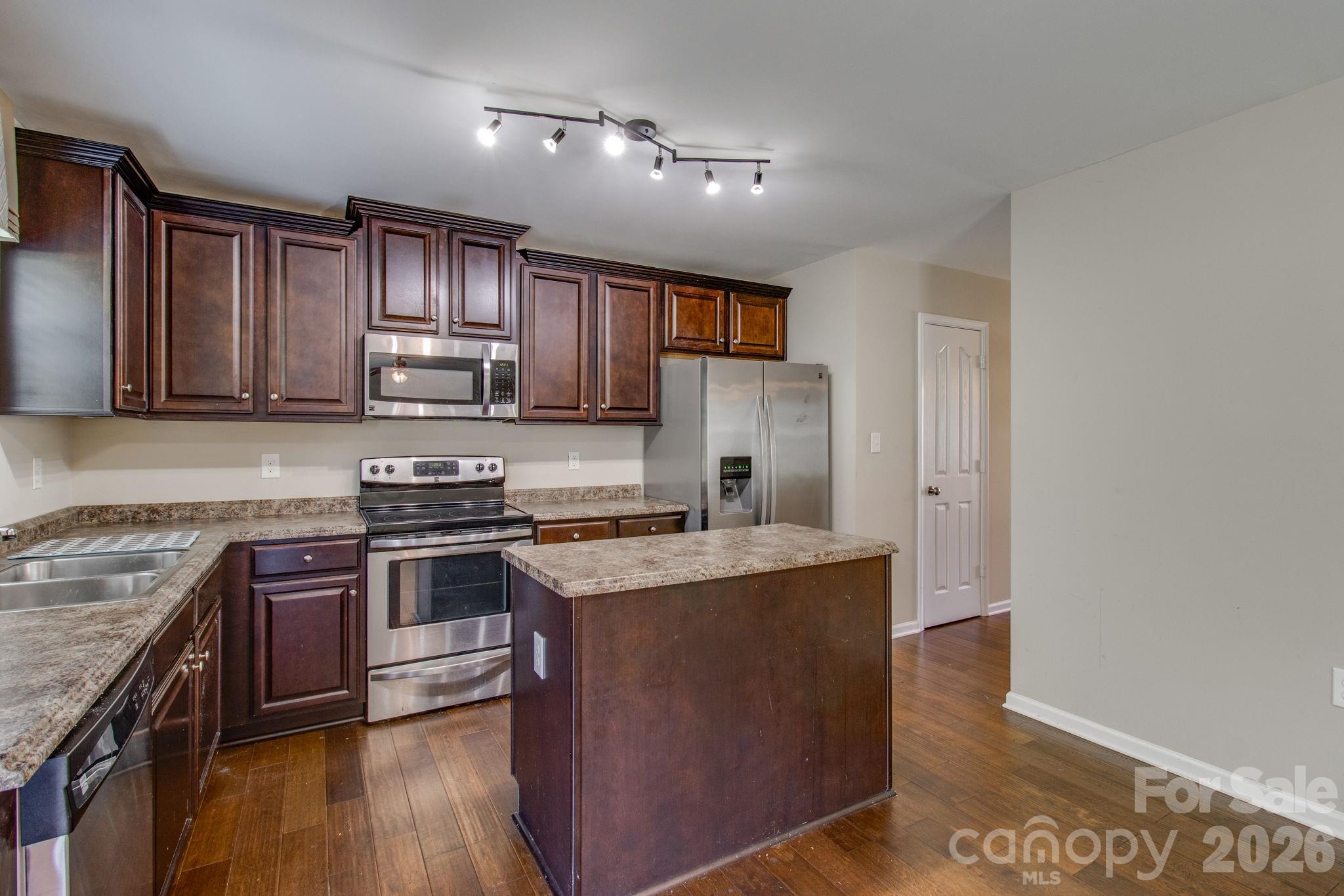 2115 Fieldstone Gate Cove Property Photo 9