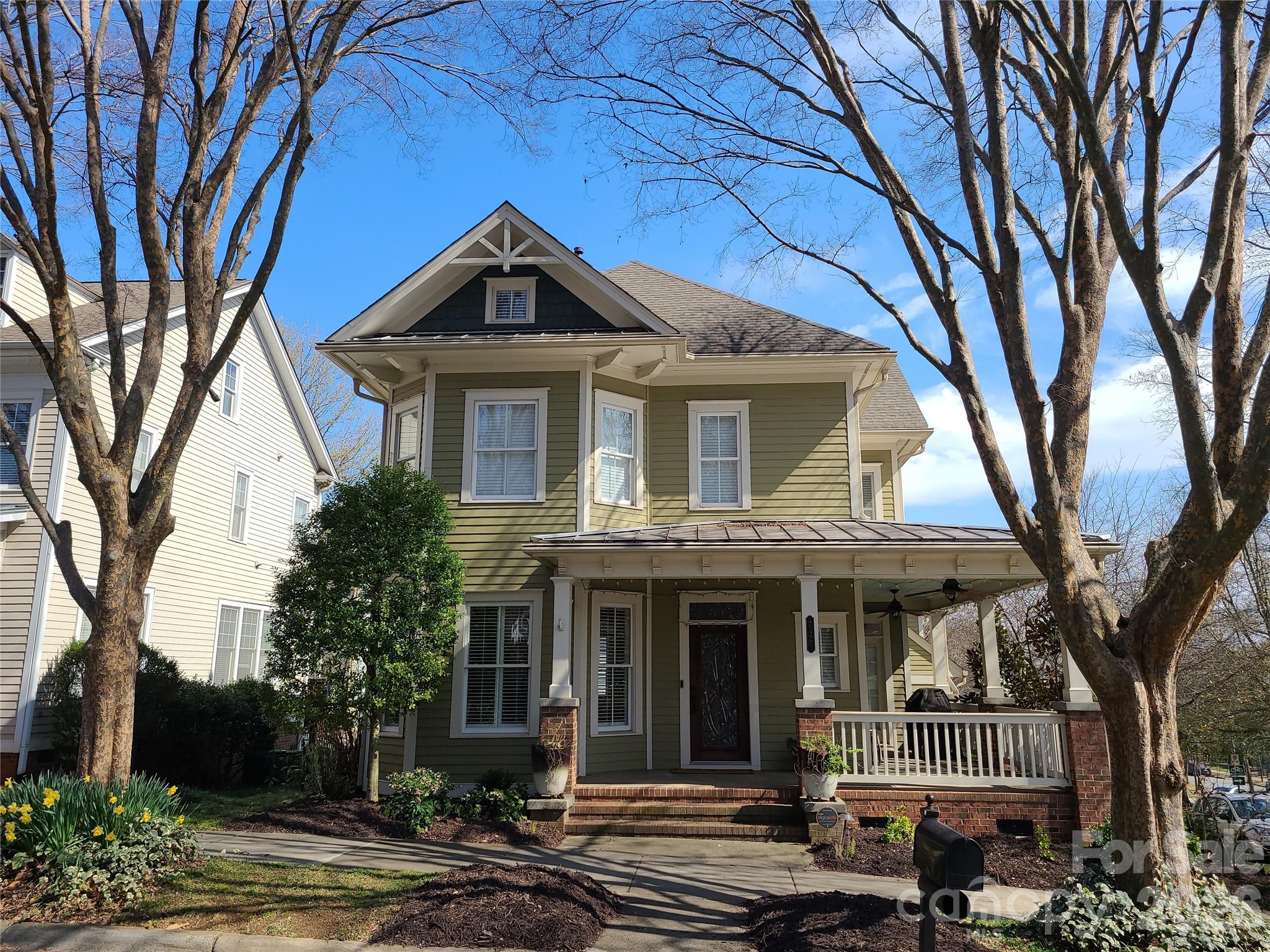 727 E 9th Street Property Photo 1