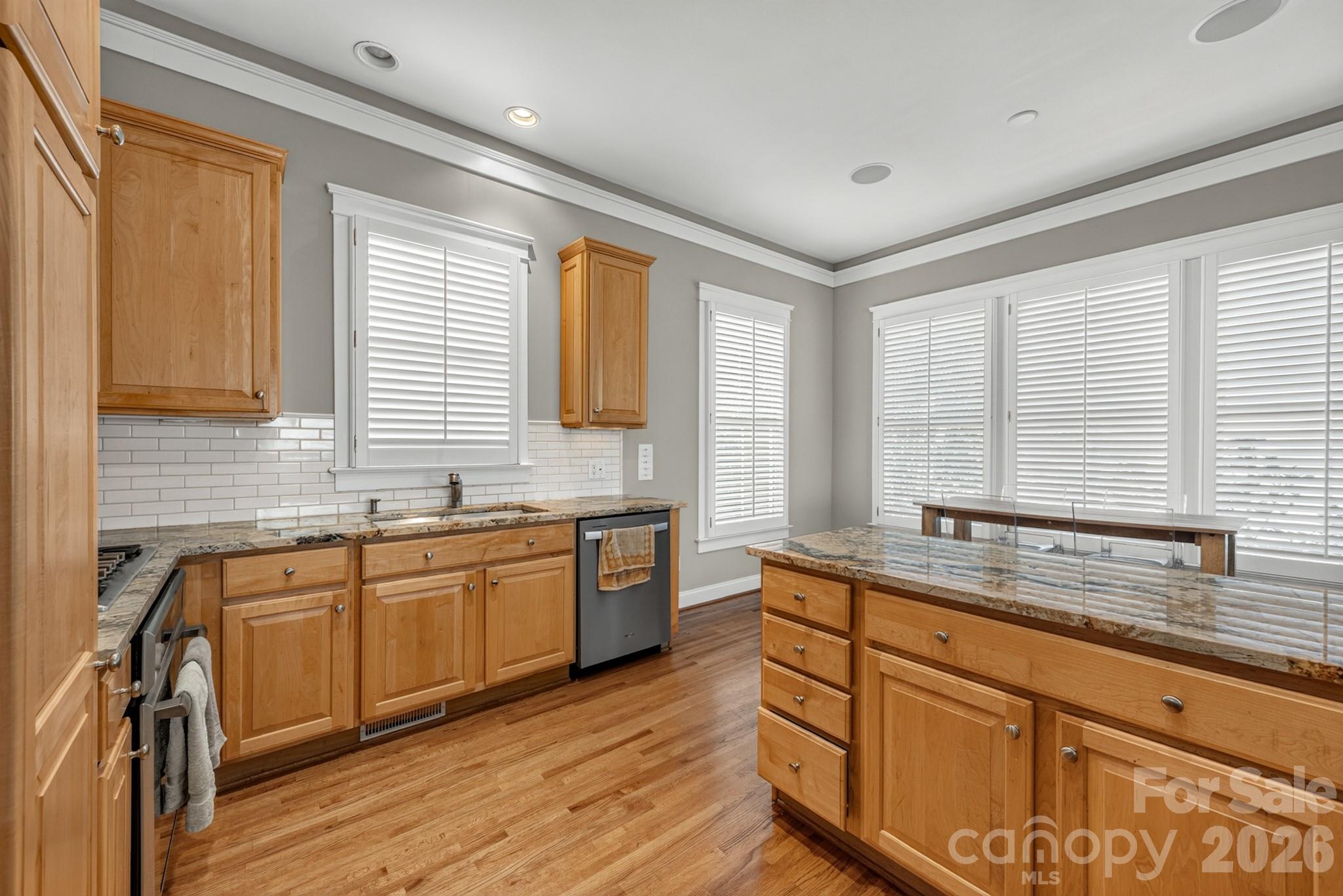 727 E 9th Street Property Photo 6