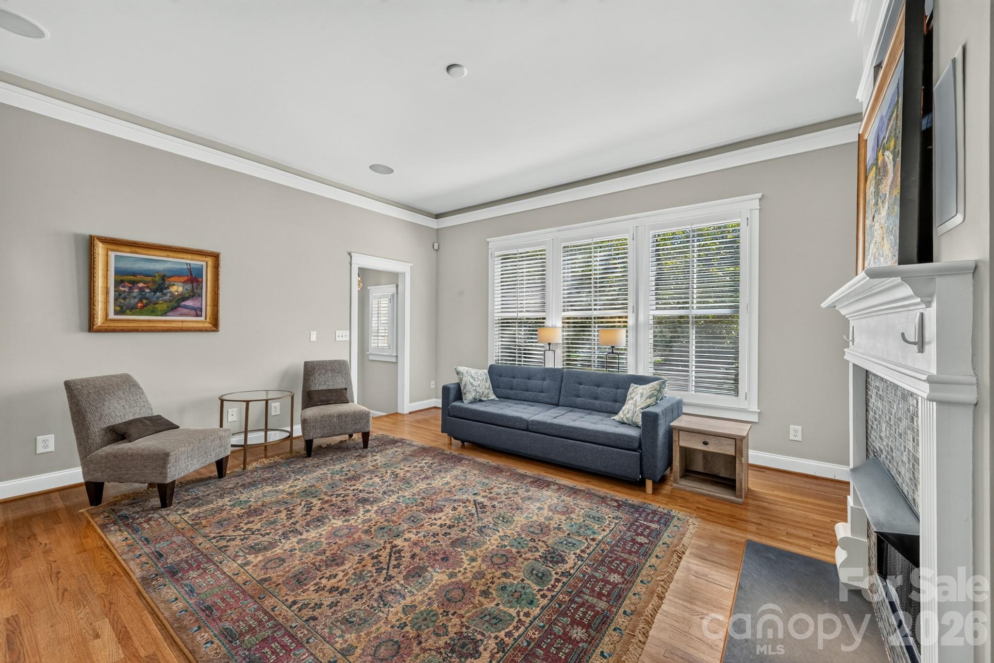 727 E 9th Street Property Photo 11