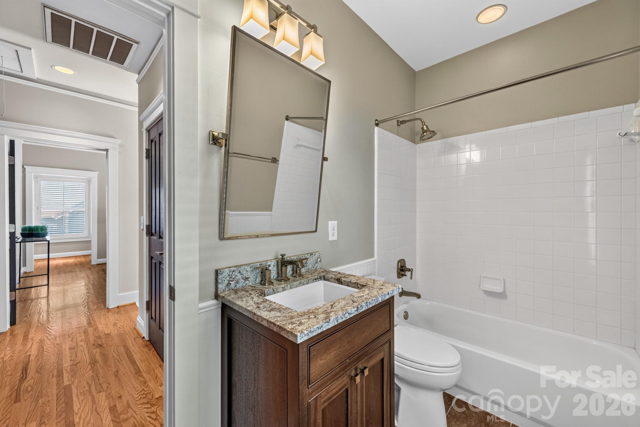 727 E 9th Street Property Photo 24