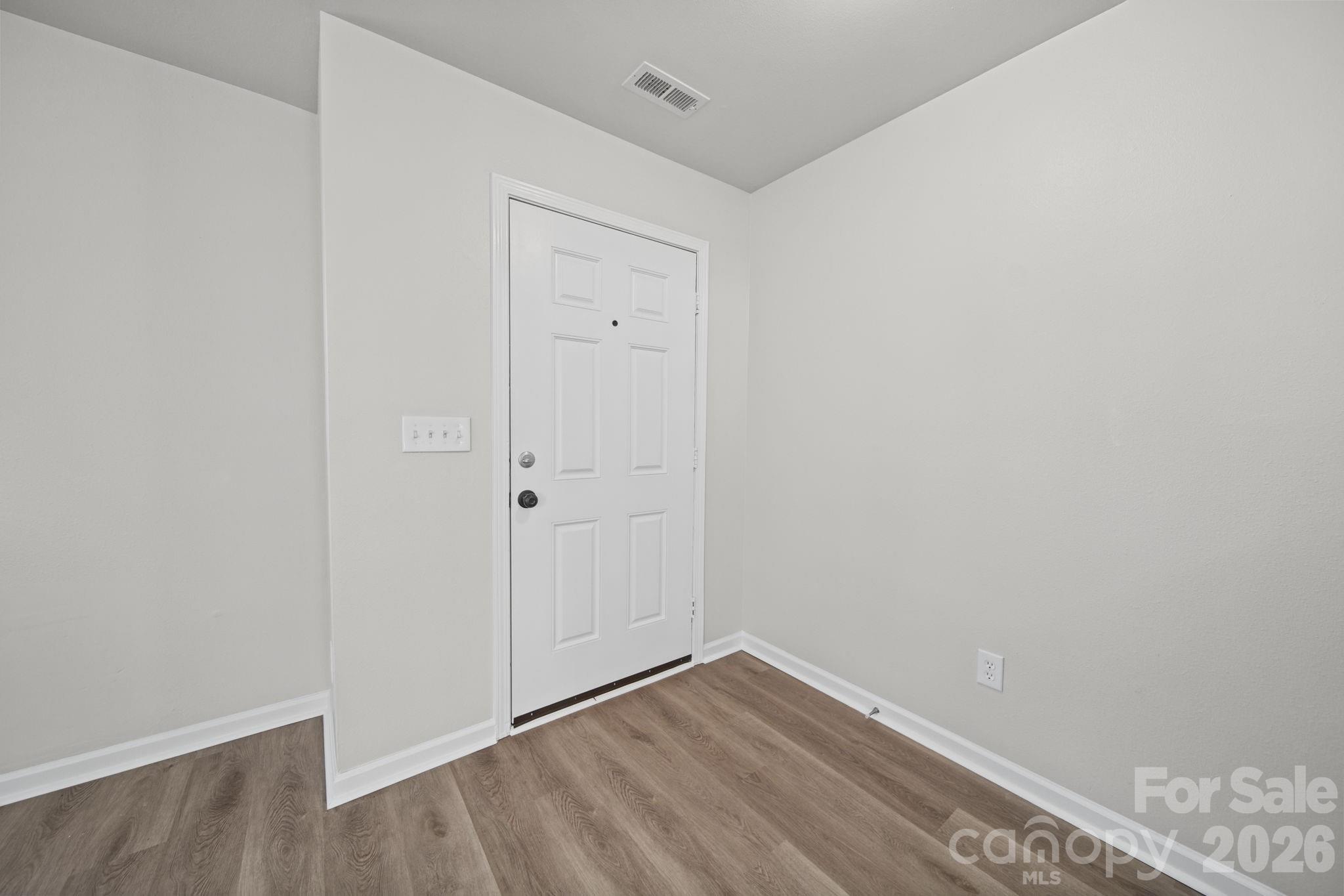 1820 Rustic Barn Drive Property Photo 2