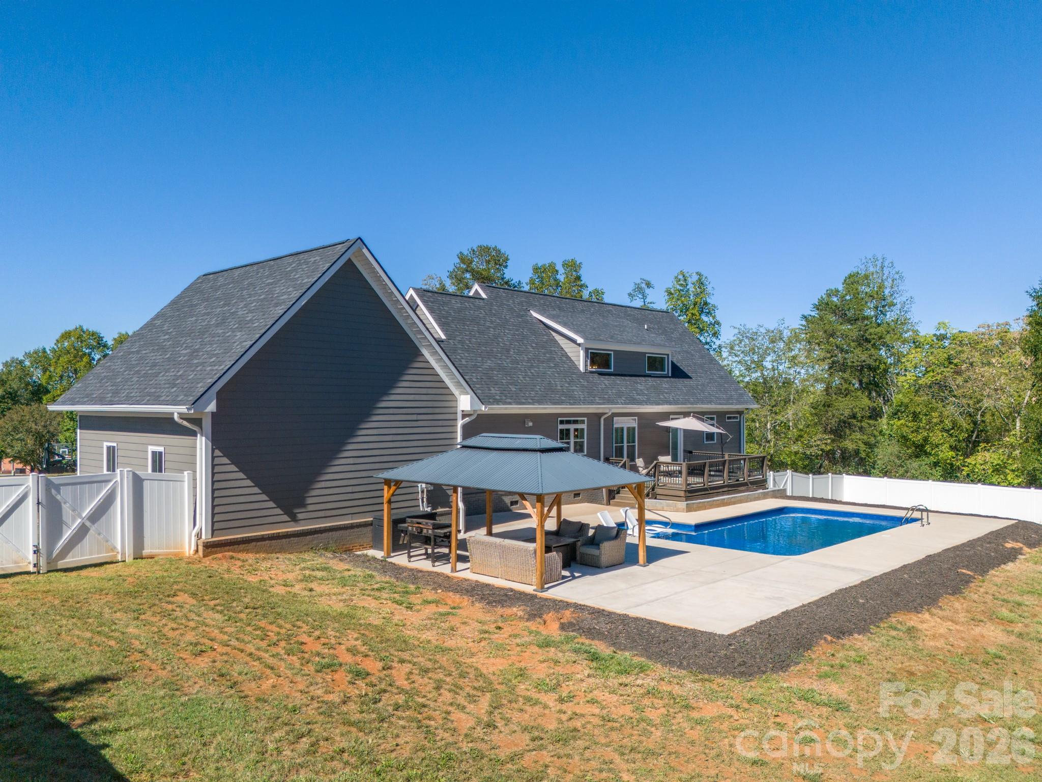 6 Leisure Circle Property Photo 4