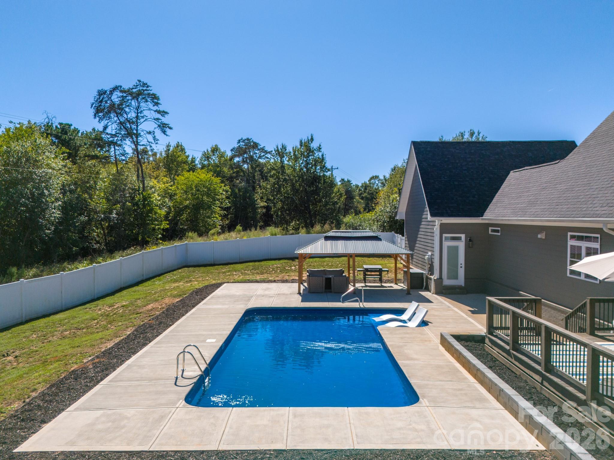 6 Leisure Circle Property Photo 5