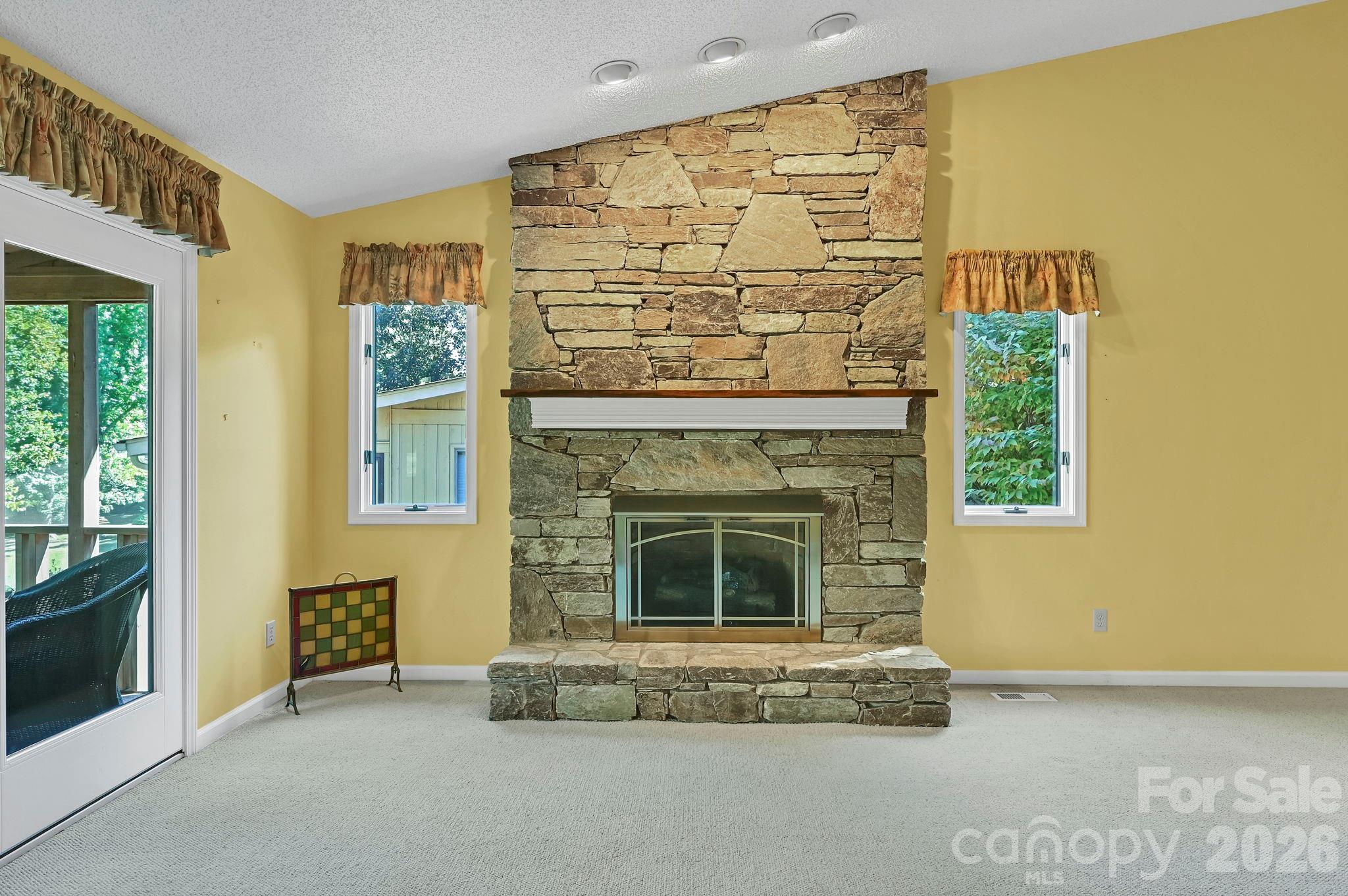 901 Red Oak Drive Property Photo 5