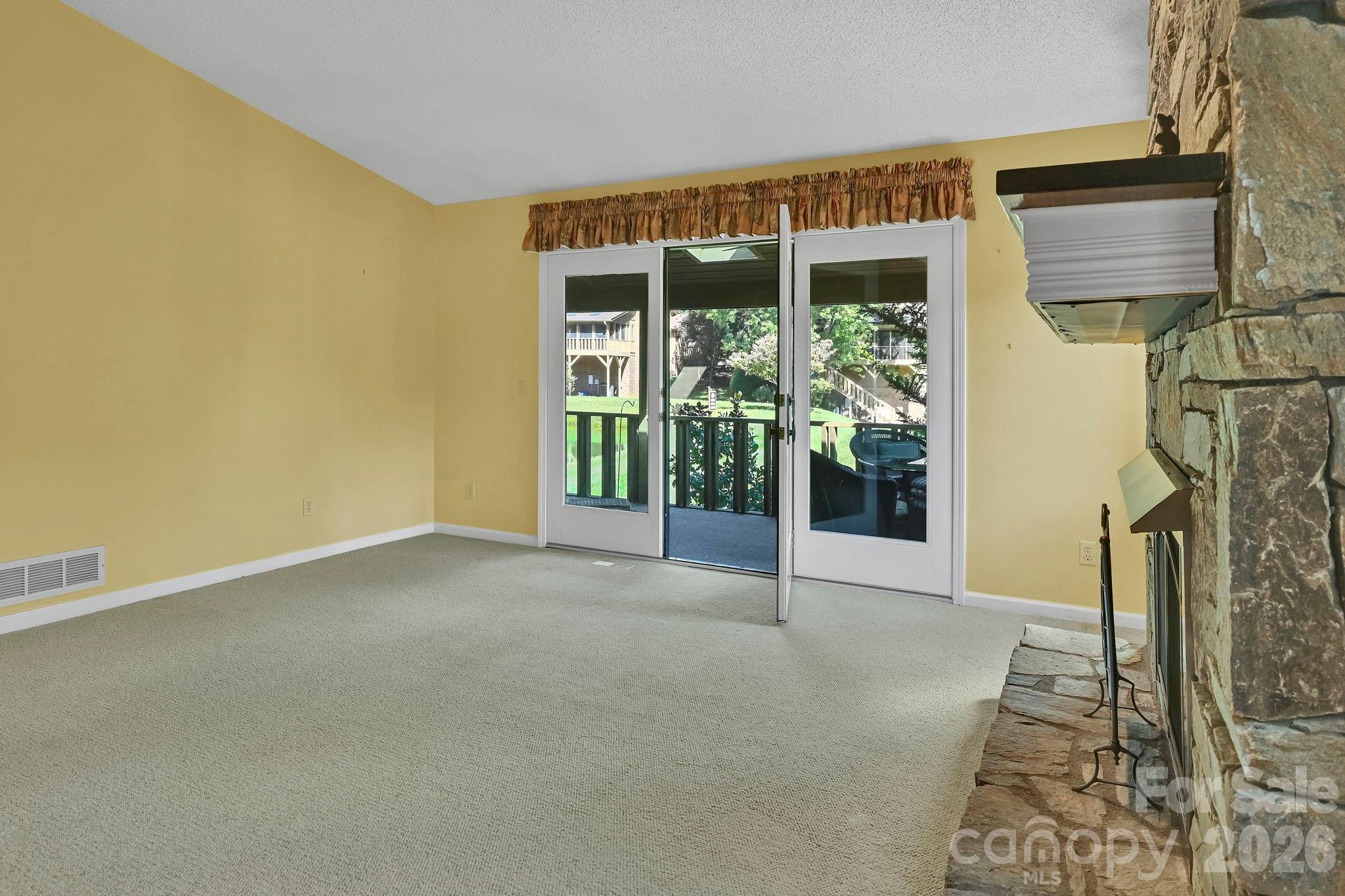 901 Red Oak Drive Property Photo 7