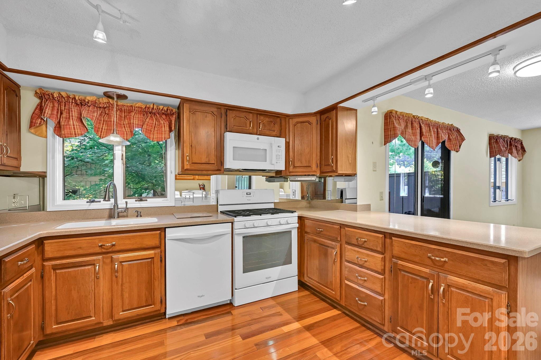 901 Red Oak Drive Property Photo 18