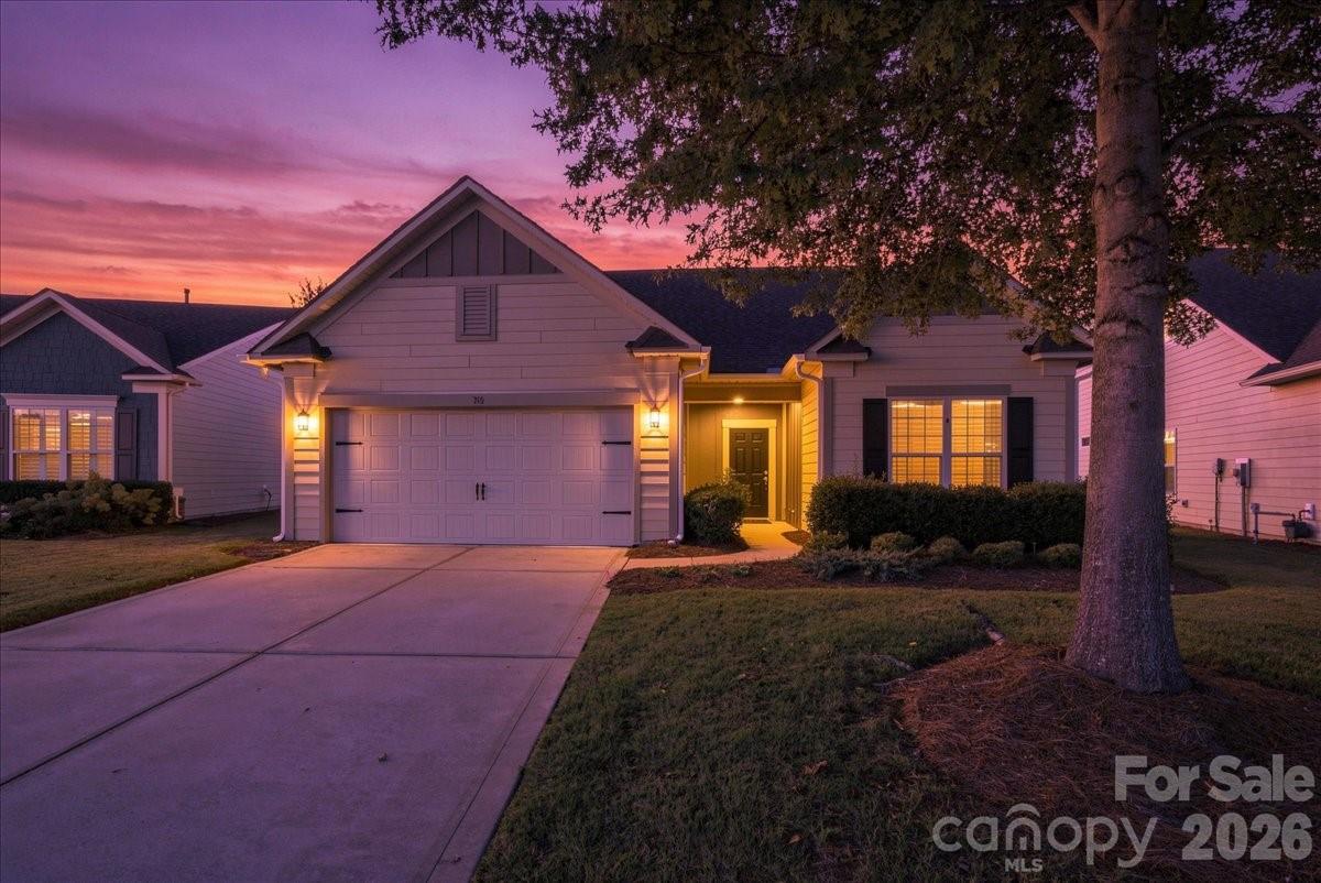 389 Harvest Valley Lane Property Photo 4