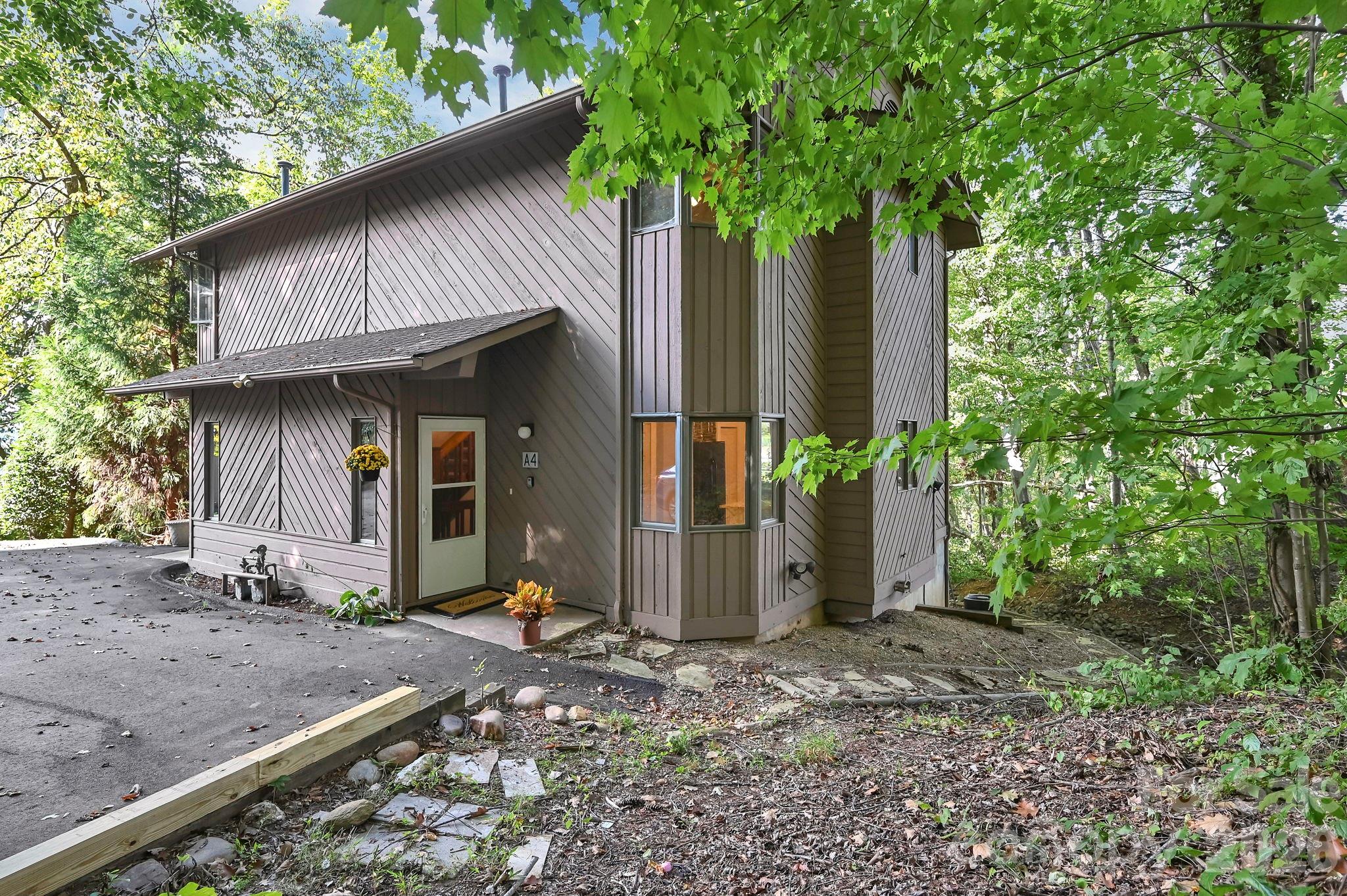 305 Piney Mountain Drive A/#4 Property Photo 1