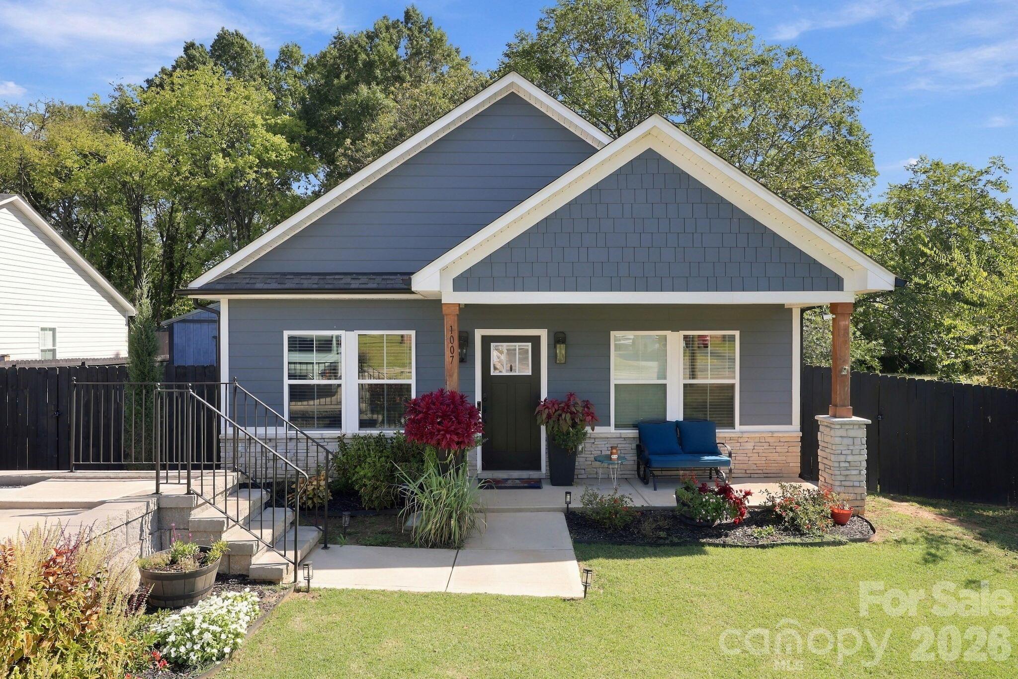 1007 S Ridge Avenue Property Photo 1