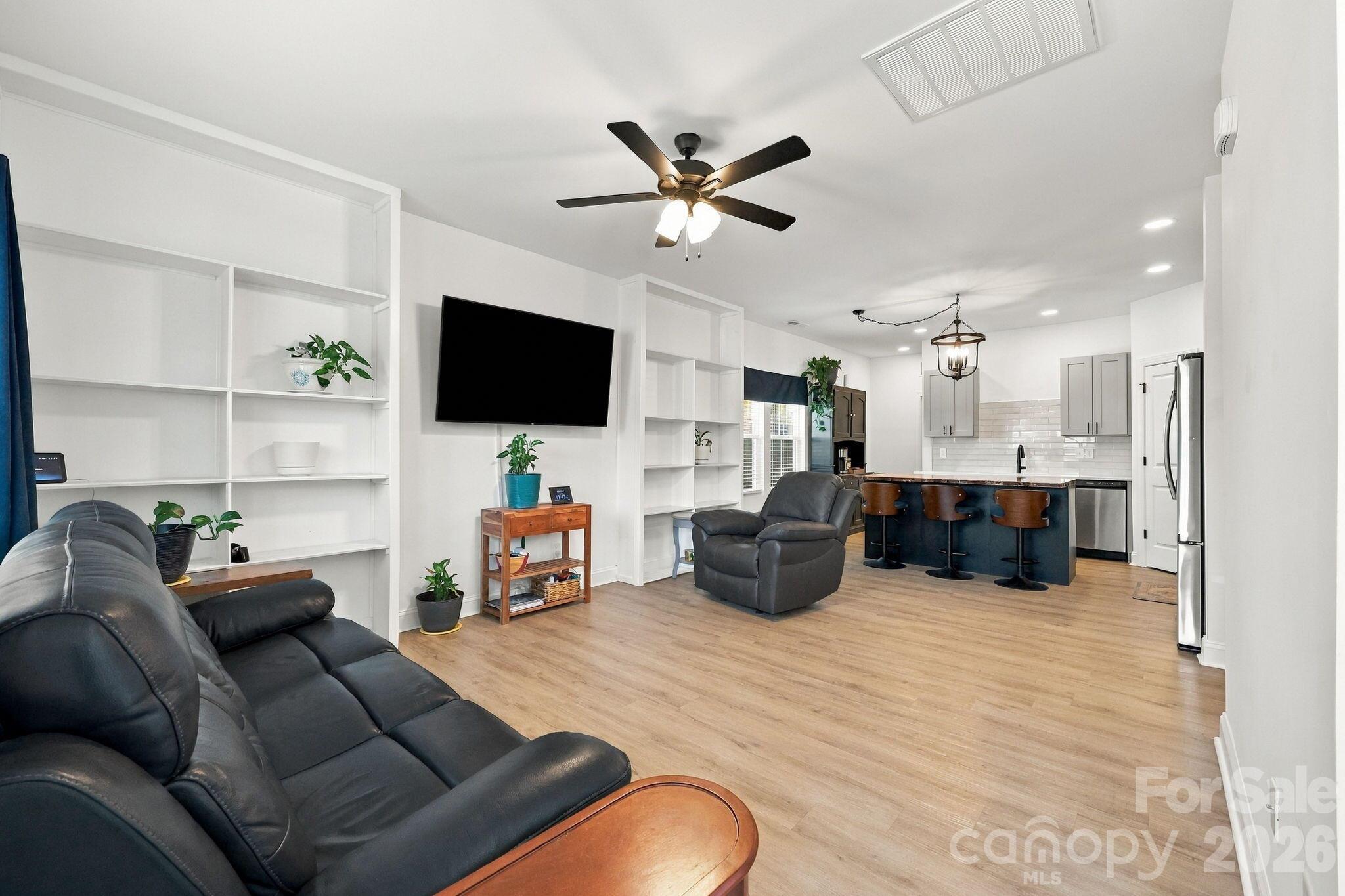 1007 S Ridge Avenue Property Photo 3