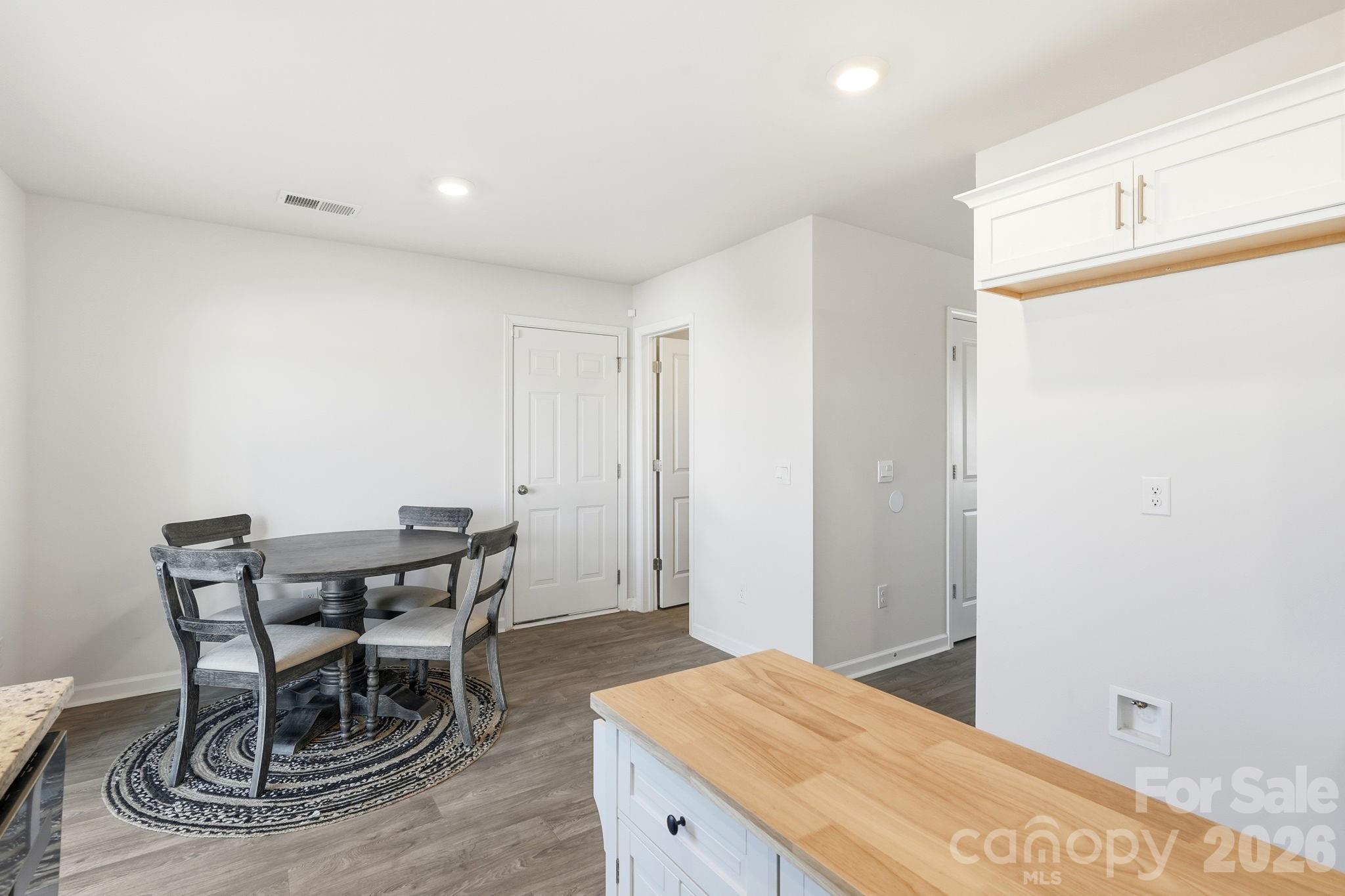 640 Joshua Tree Lane Property Photo 14