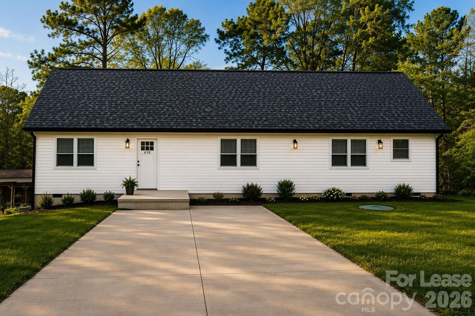 618 E Holly Street Property Photo 1