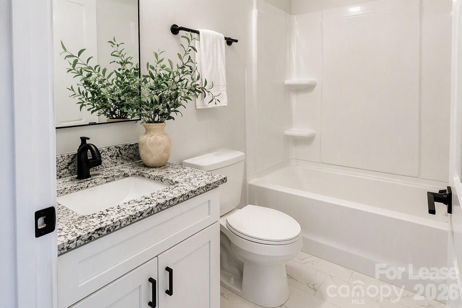 618 E Holly Street Property Photo 8