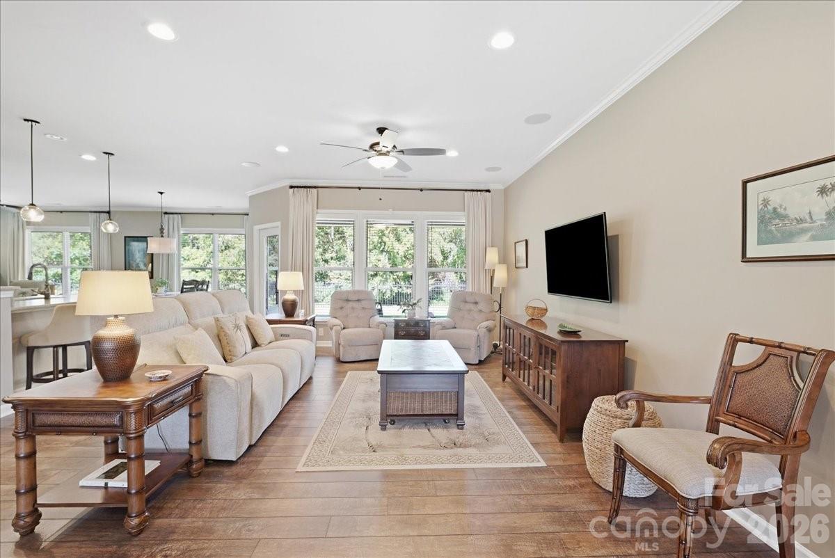 445 Haven Avenue Property Photo 7