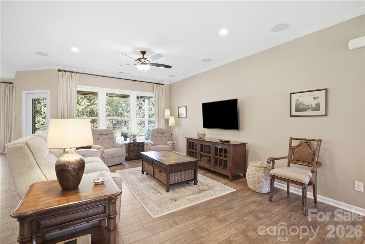 445 Haven Avenue Property Photo 8