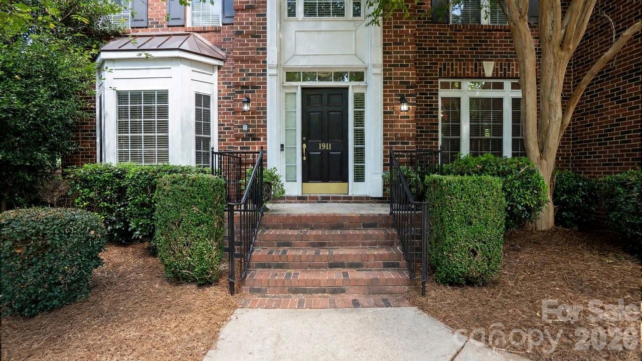 1911 Solway Lane Property Photo 3