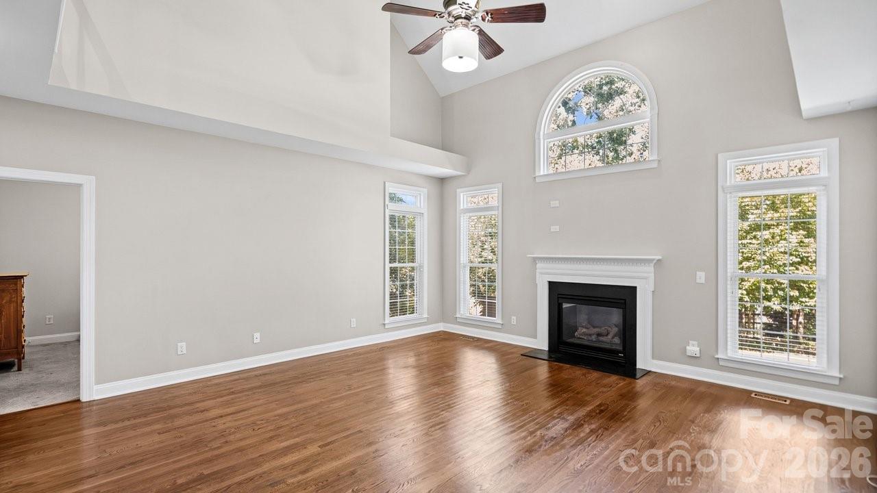 1911 Solway Lane Property Photo 9