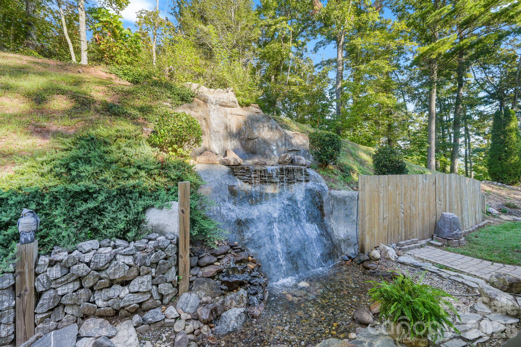 2641 Blowing Rock Boulevard Property Photo 2