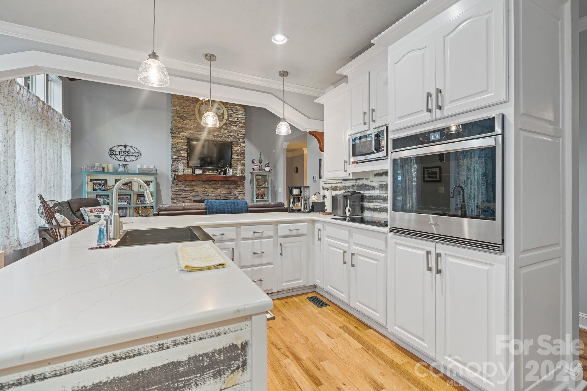 2641 Blowing Rock Boulevard Property Photo 4