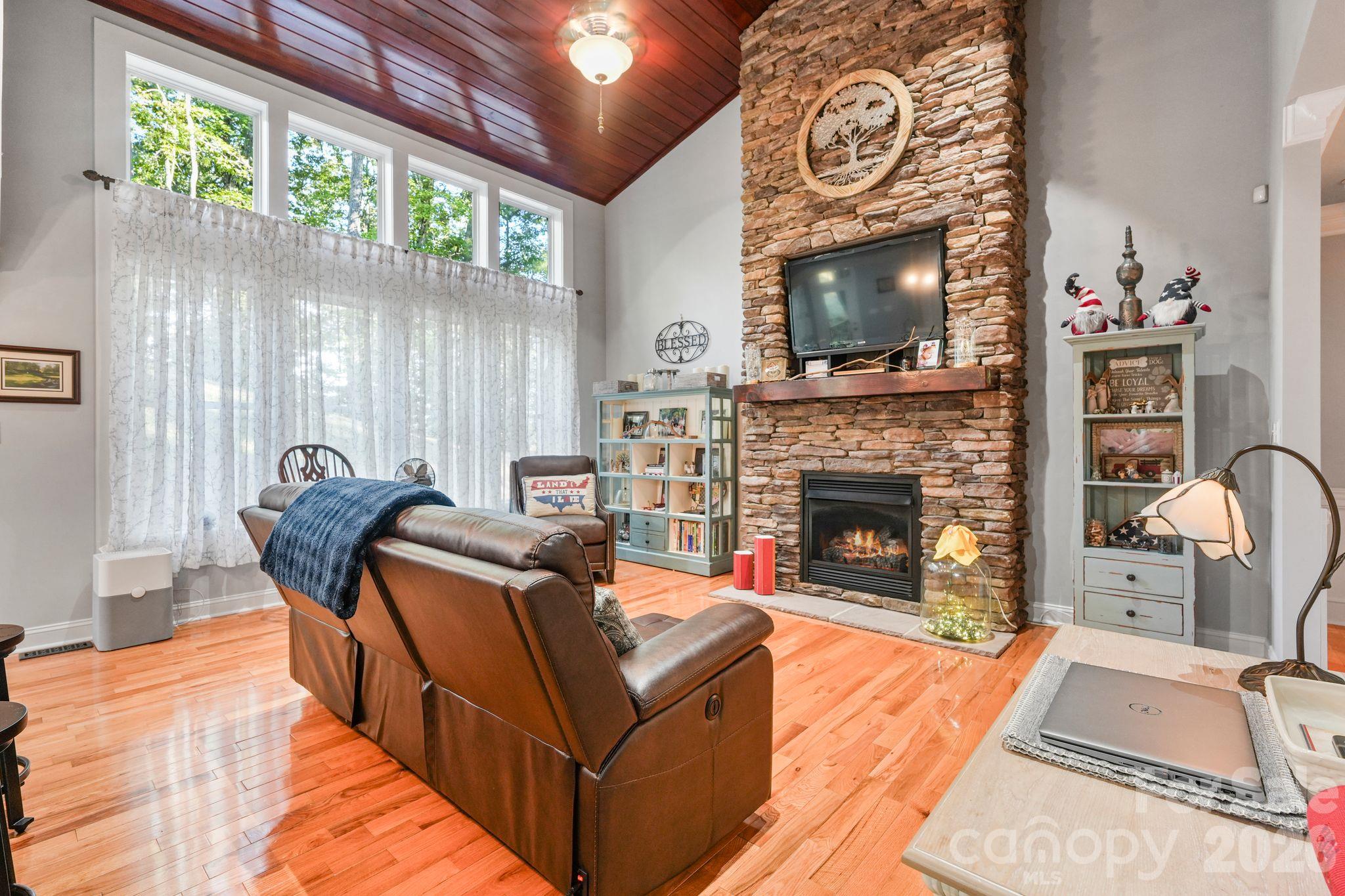 2641 Blowing Rock Boulevard Property Photo 7
