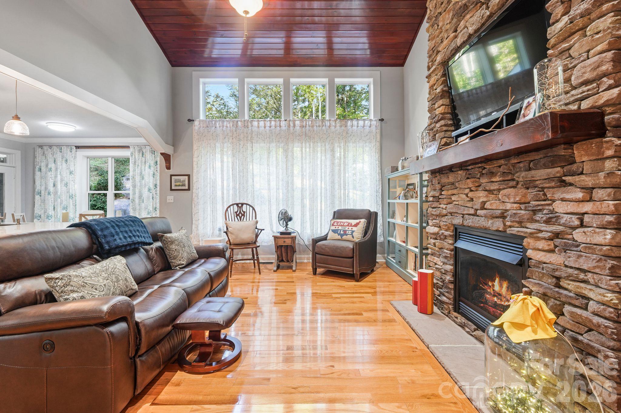 2641 Blowing Rock Boulevard Property Photo 8