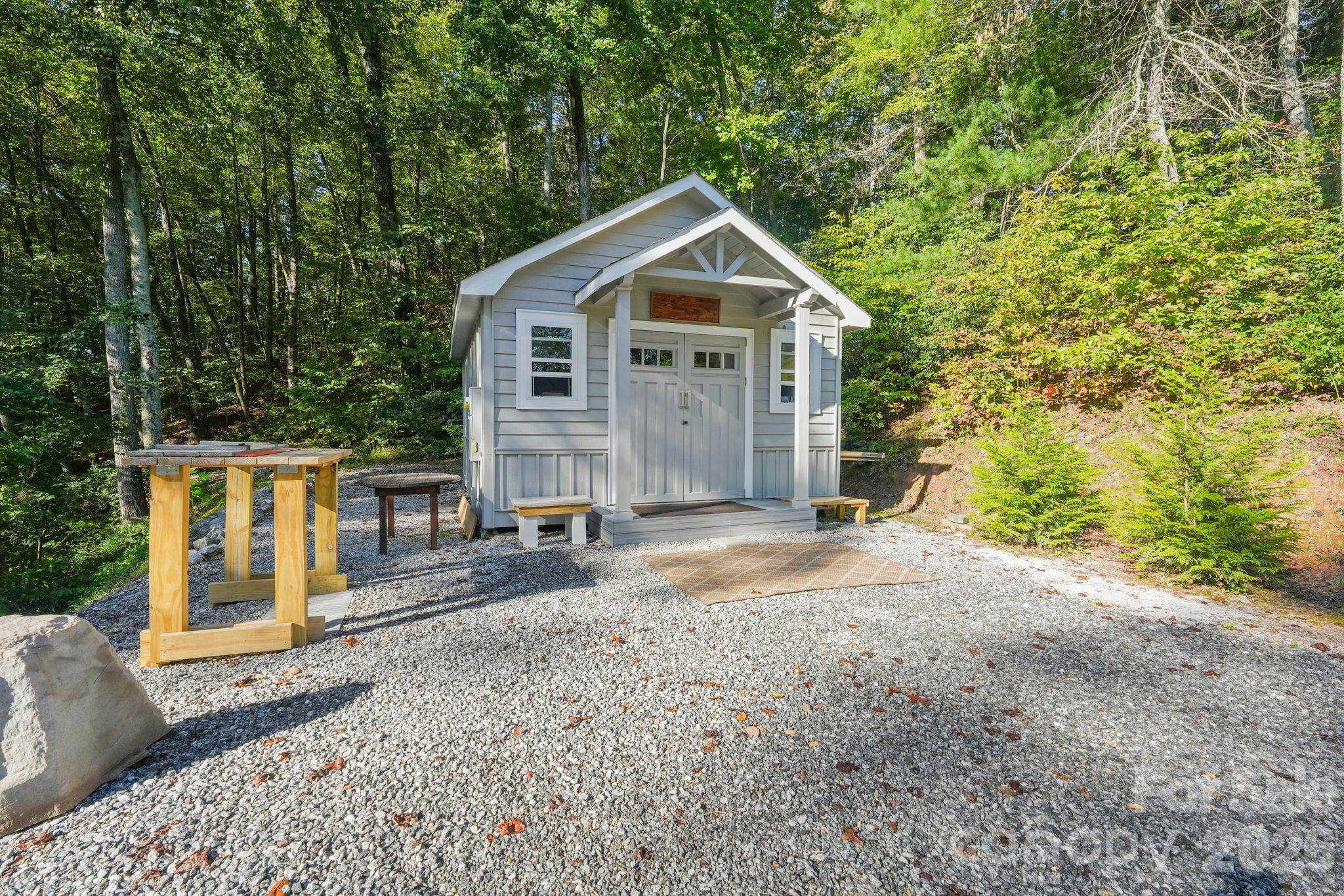 2641 Blowing Rock Boulevard Property Photo 15