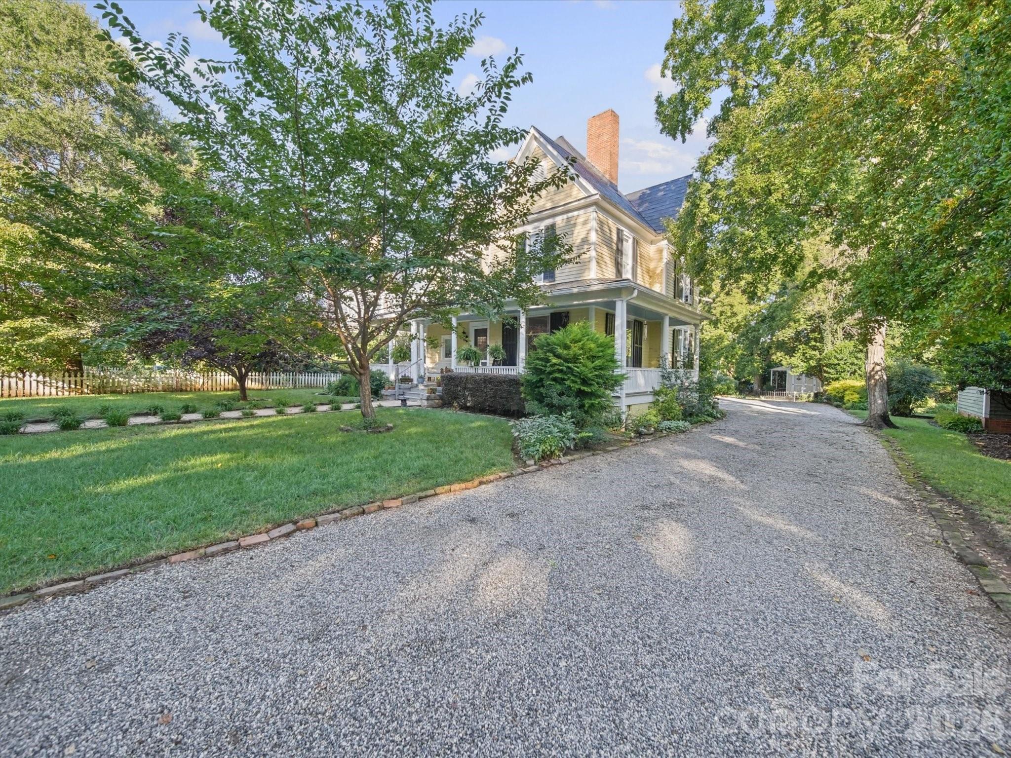 226 S Ellis Street Property Photo 2